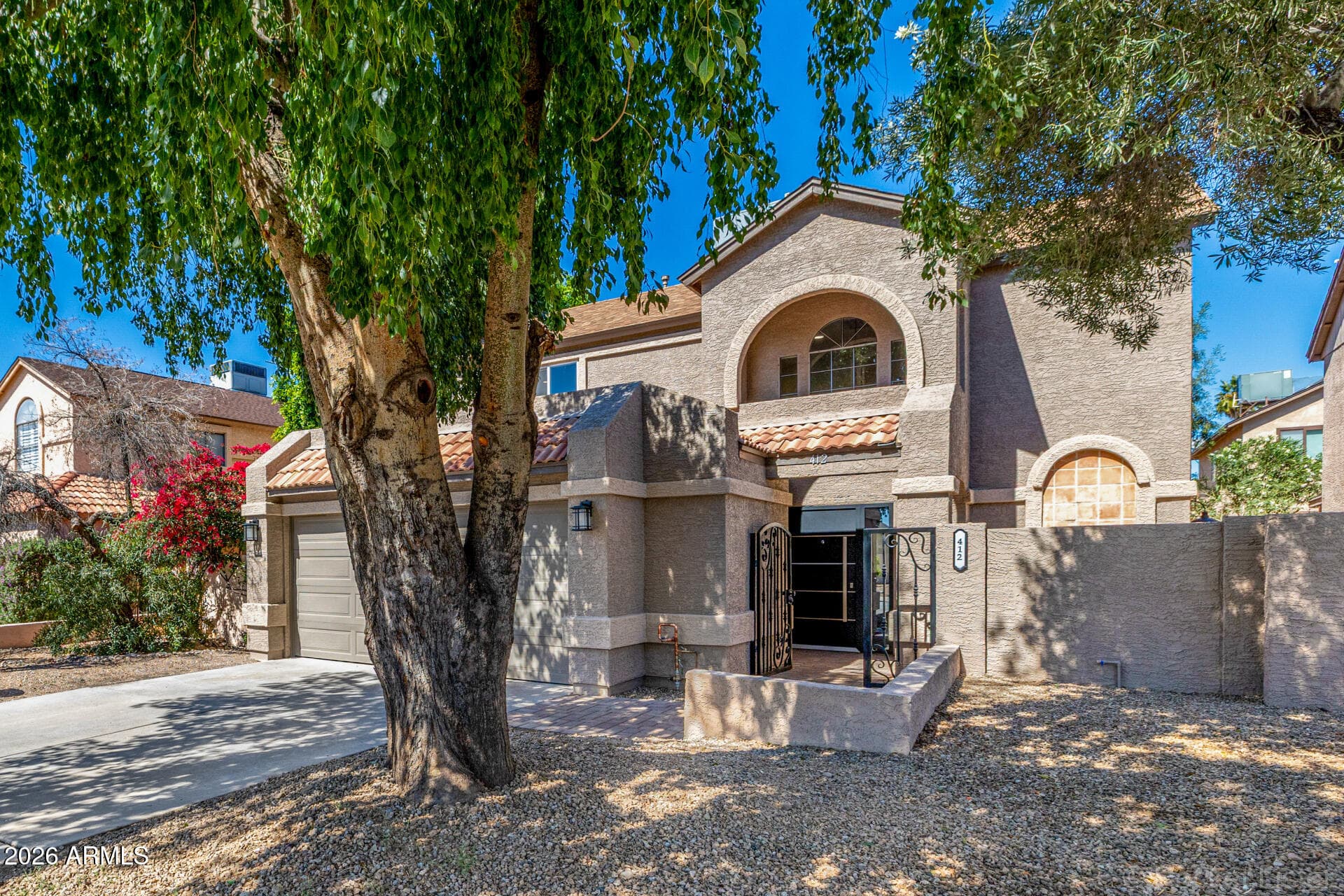 412 E UTOPIA Road, Phoenix, AZ 85024 — photo 1 of 29