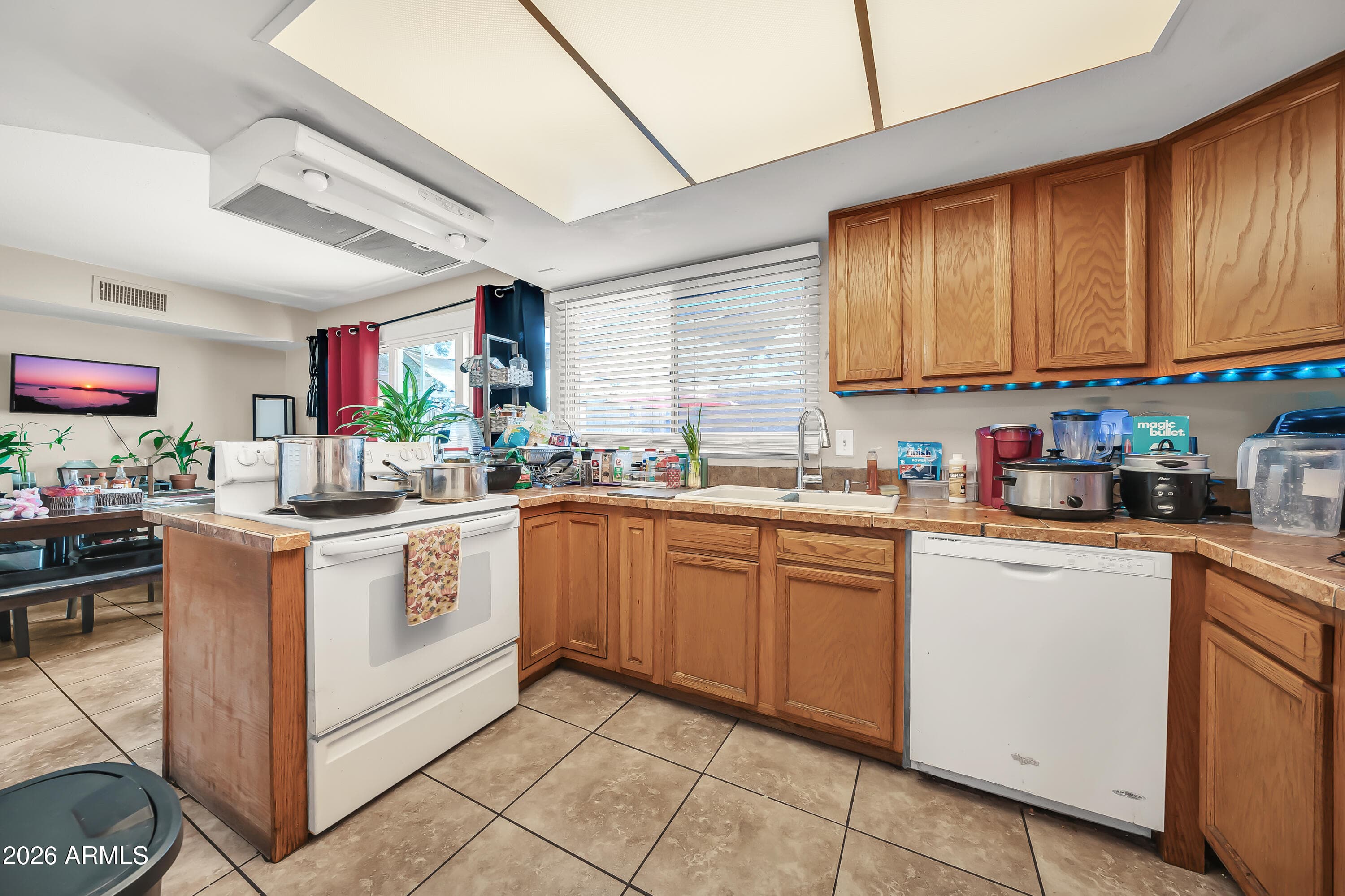 5703 N 43RD Drive, Glendale, AZ 85301 — photo 10 of 36