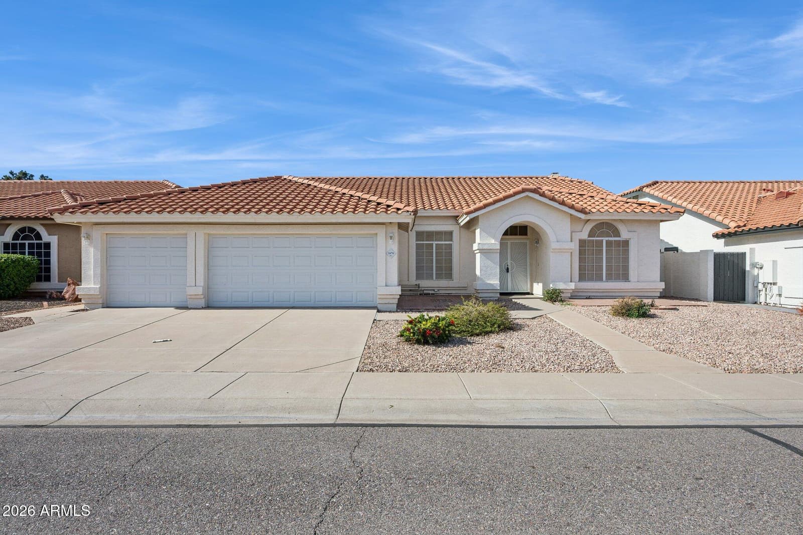 1470 S VILLAS Court, Chandler, AZ 85286 — photo 4 of 77