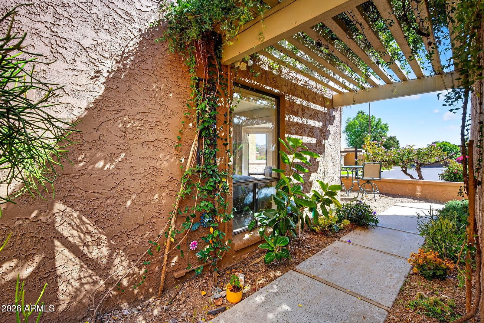 934 E BECKER Lane, Phoenix, AZ 85020 — photo 2 of 18