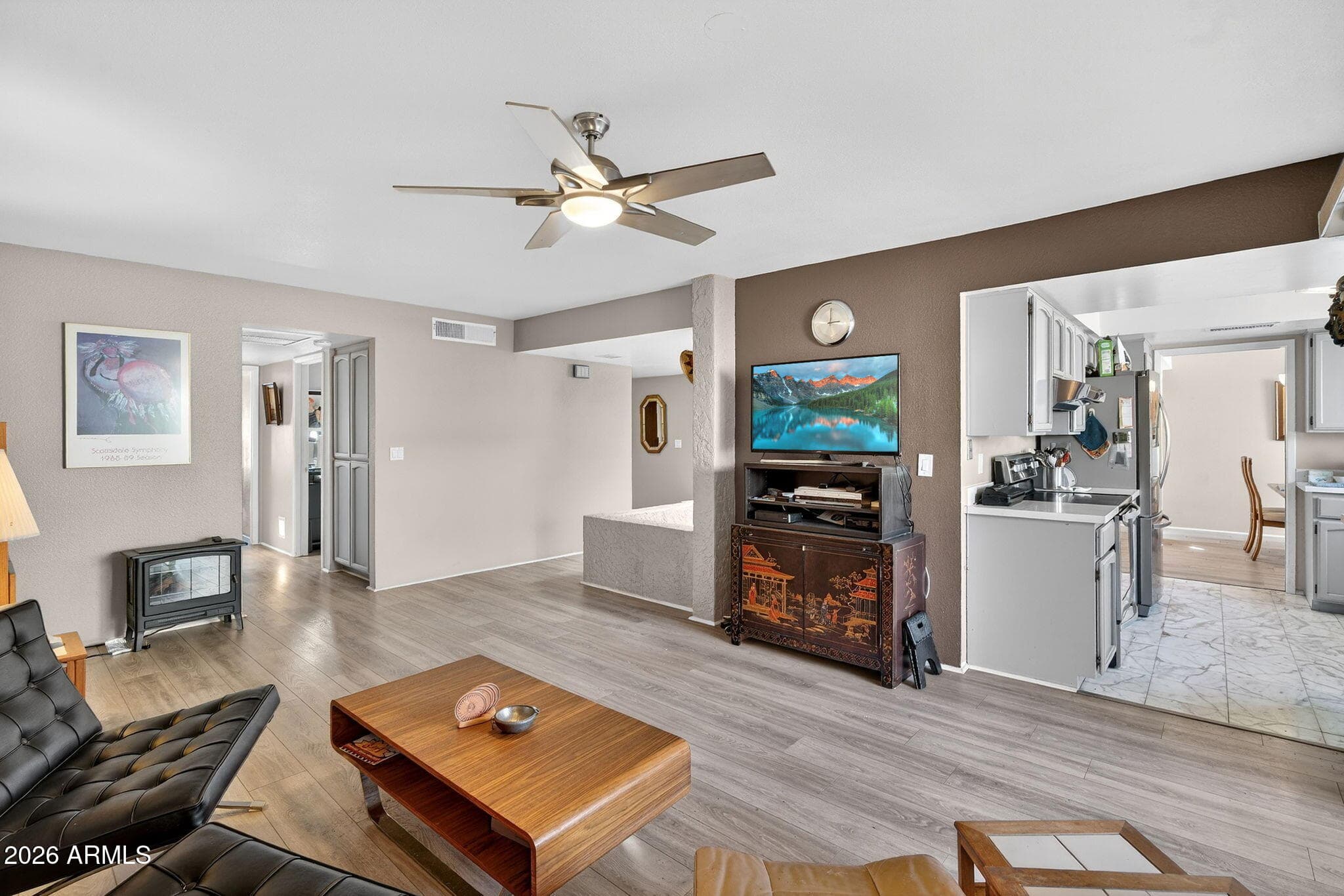 934 E BECKER Lane, Phoenix, AZ 85020 — photo 9 of 18