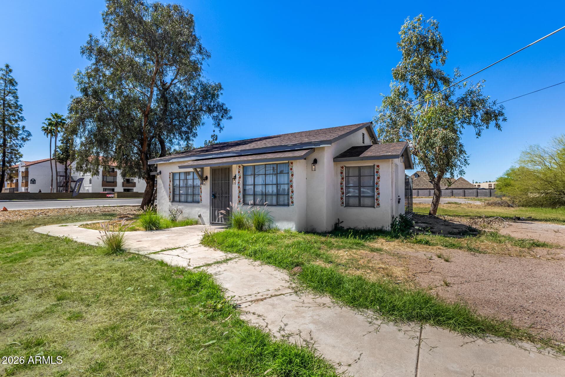 1106 N CENTER Street, Mesa, AZ 85201 — photo 3 of 42