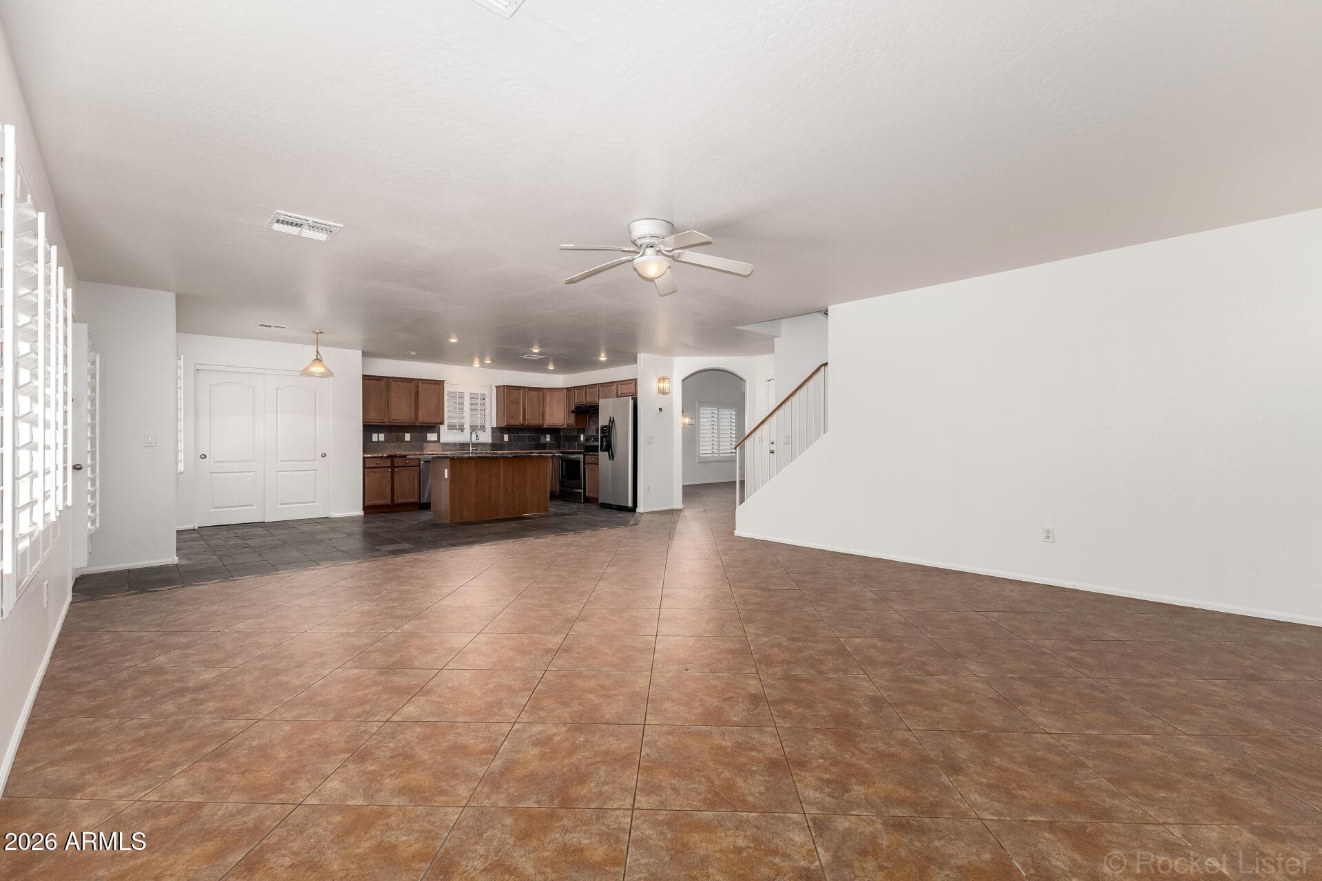 5635 W SOUTHGATE Avenue, Phoenix, AZ 85043 — photo 10 of 33