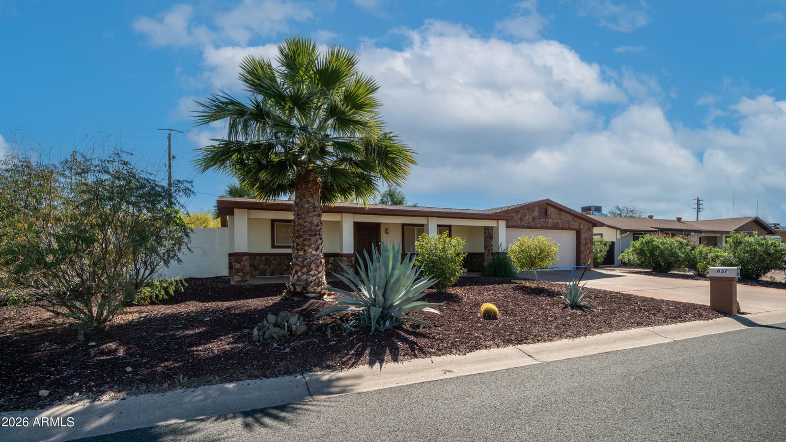 637 S COPPER Drive, Apache Junction, AZ 85120 — photo 4 of 46