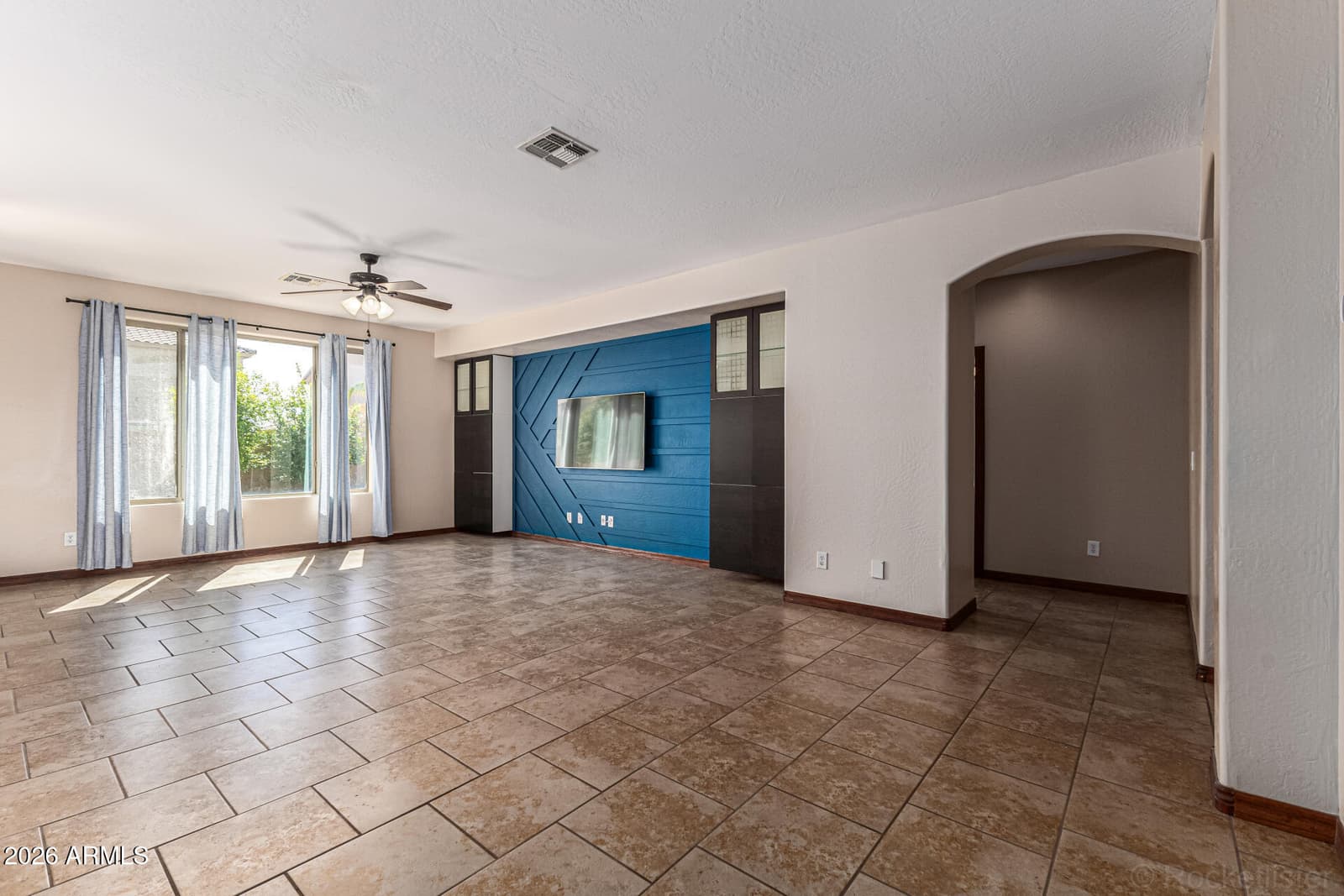 3519 E TONTO Drive, Gilbert, AZ 85298 — photo 7 of 37