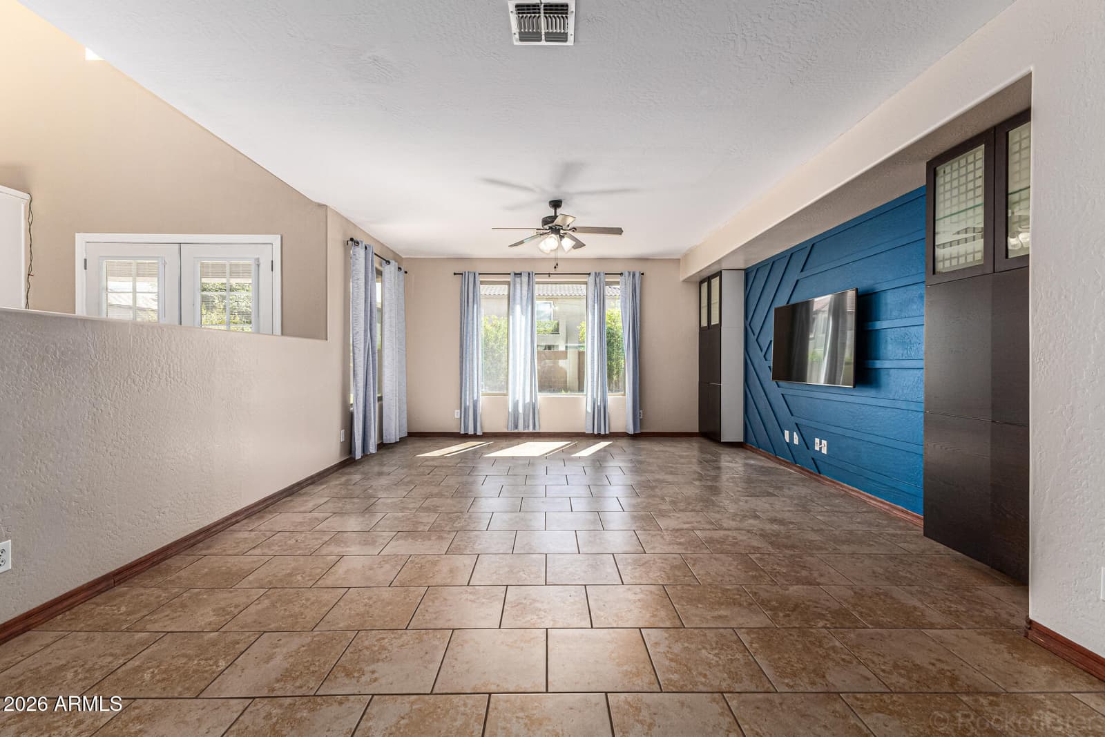 3519 E TONTO Drive, Gilbert, AZ 85298 — photo 8 of 37