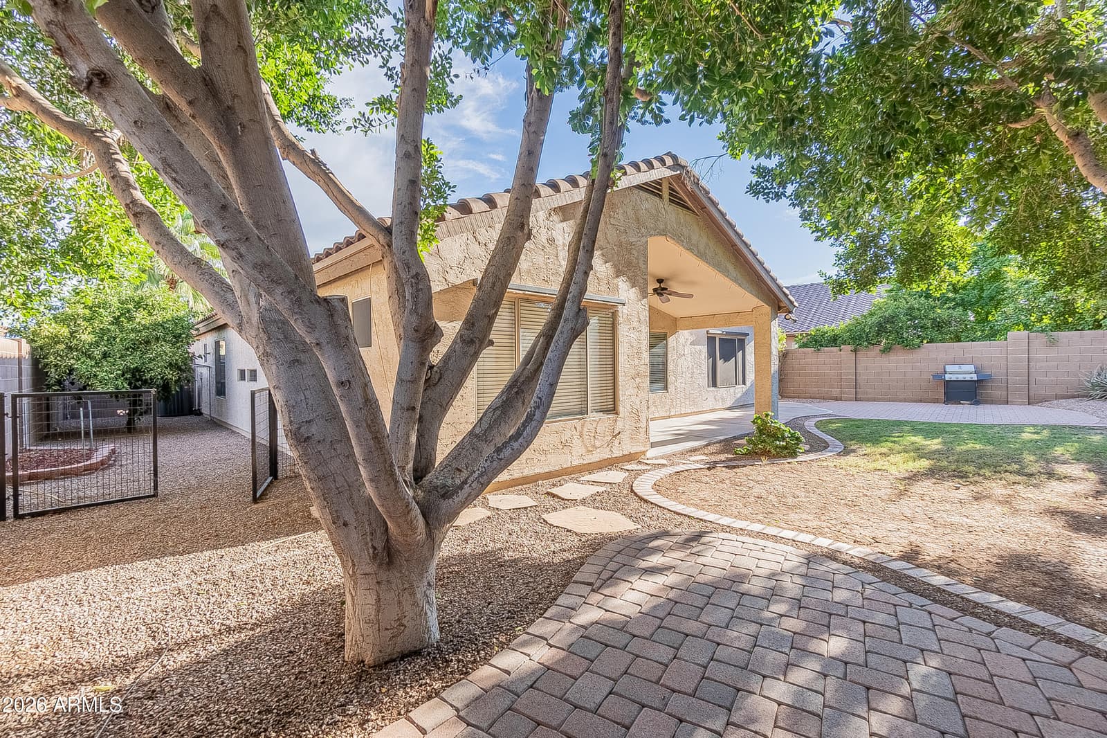 1049 W VAUGHN Avenue, Gilbert, AZ 85233 — photo 8 of 40