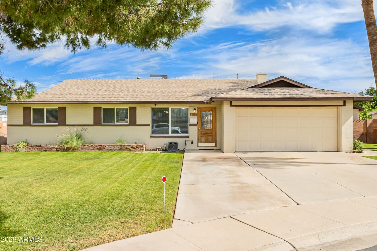 409 E HERMOSA Circle, Tempe, AZ 85282 — photo 5 of 51