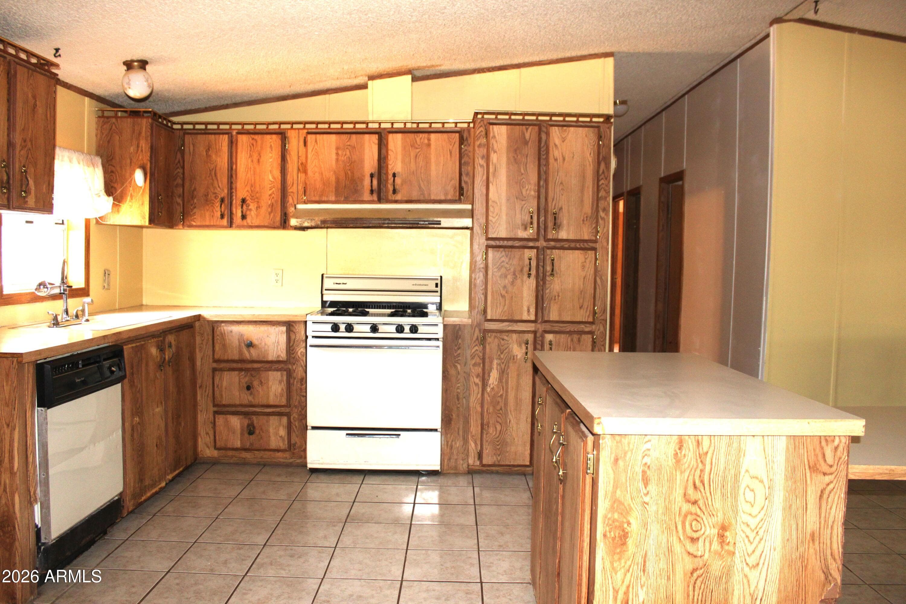 6217 S NATOMA Trail, Hereford, AZ 85615 — photo 12 of 69