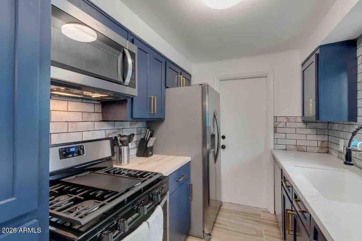 214 E ALICE Avenue, Phoenix, AZ 85020 — photo 8 of 18