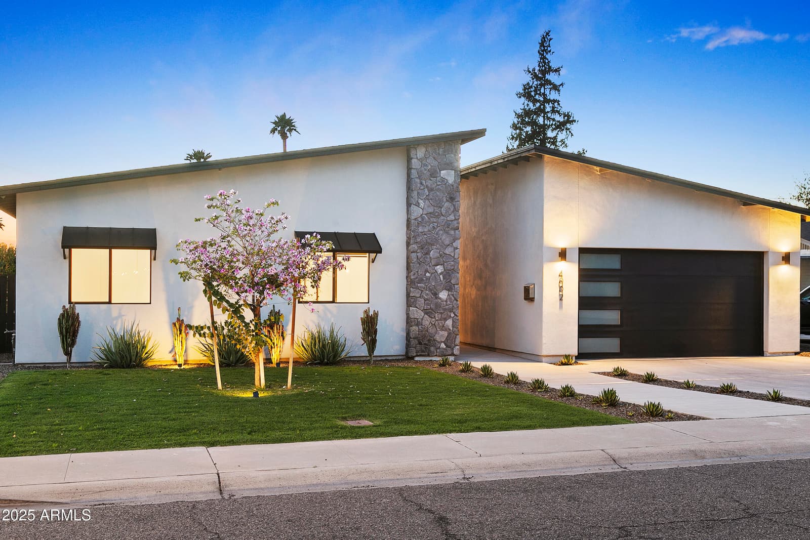4002 N 33RD Place, Phoenix, AZ 85018 — photo 4 of 80