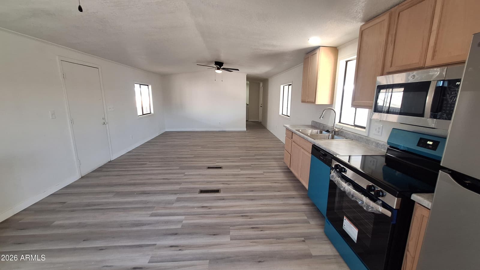 8301 N 103rd Avenue 202, Peoria, AZ 85345 — photo 3 of 16