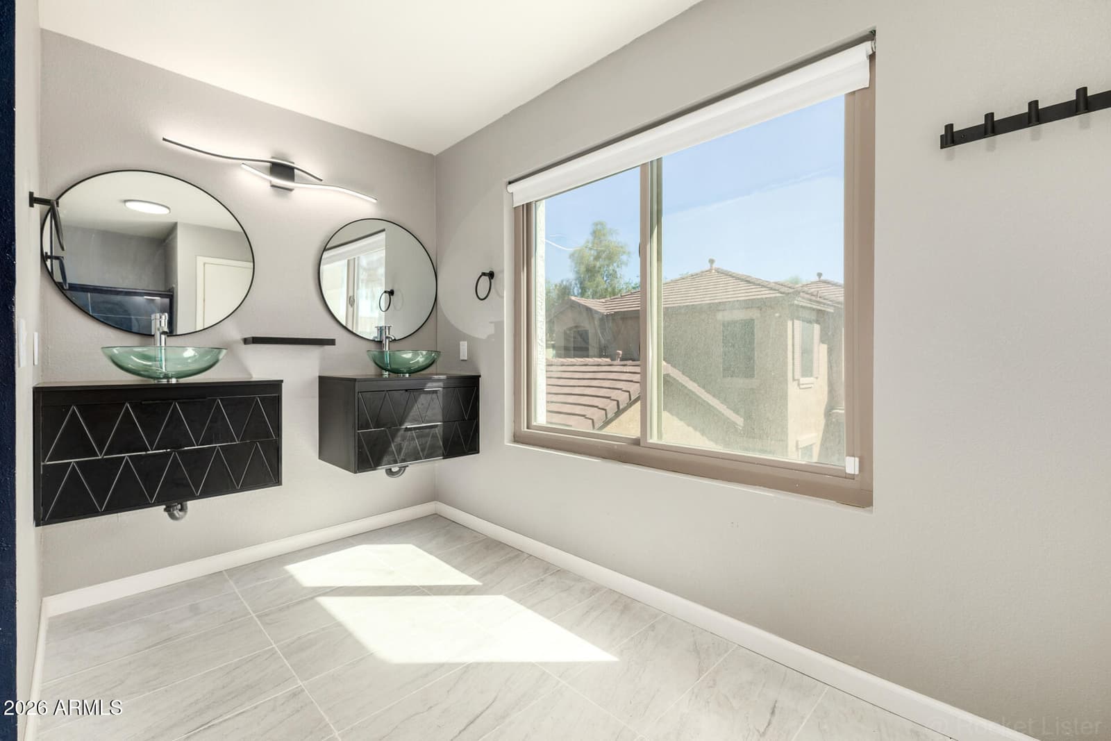 1105 E PARKVIEW Court, Gilbert, AZ 85295 — photo 16 of 35