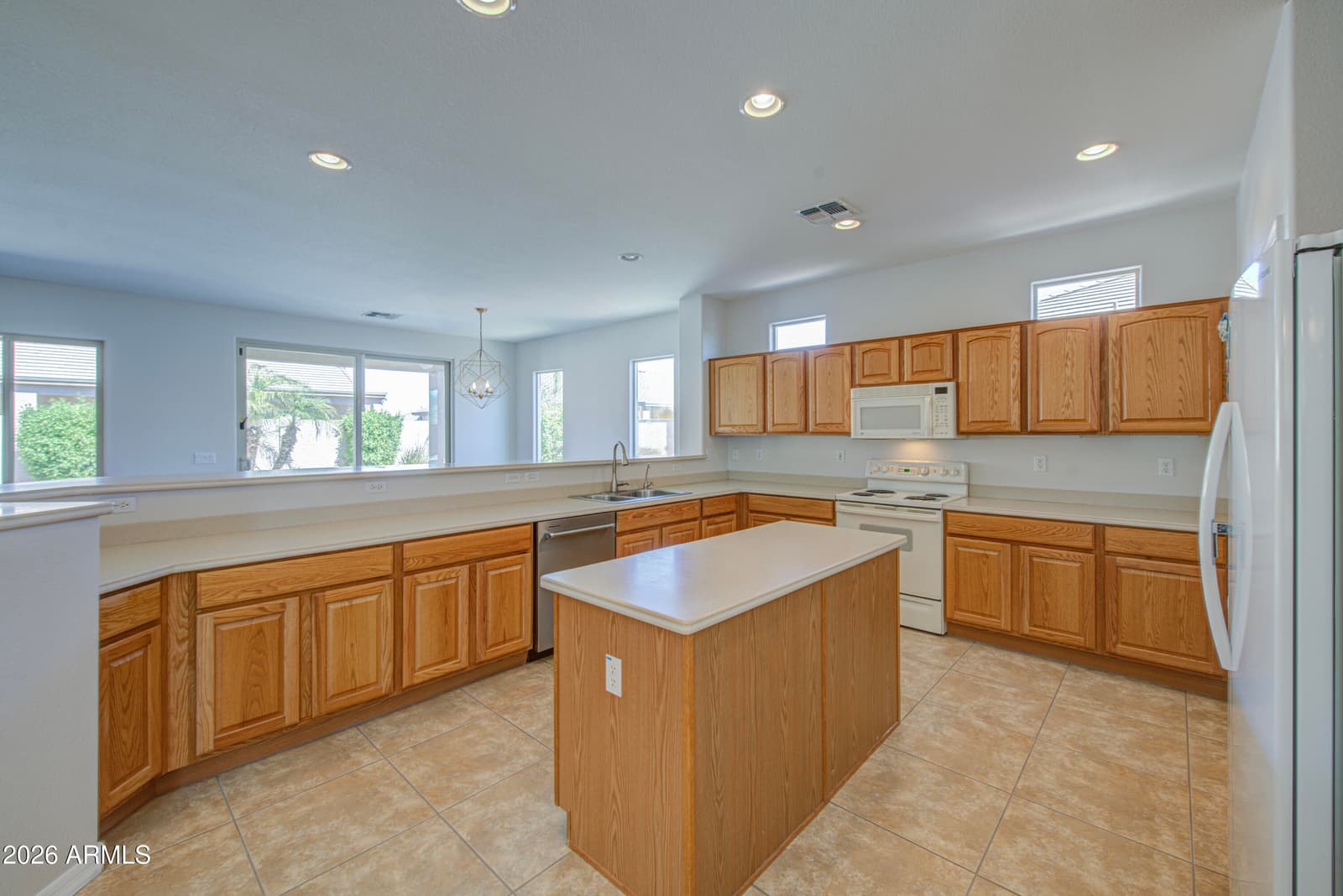 3854 E COUNTY DOWN Drive, Chandler, AZ 85249 — photo 8 of 39