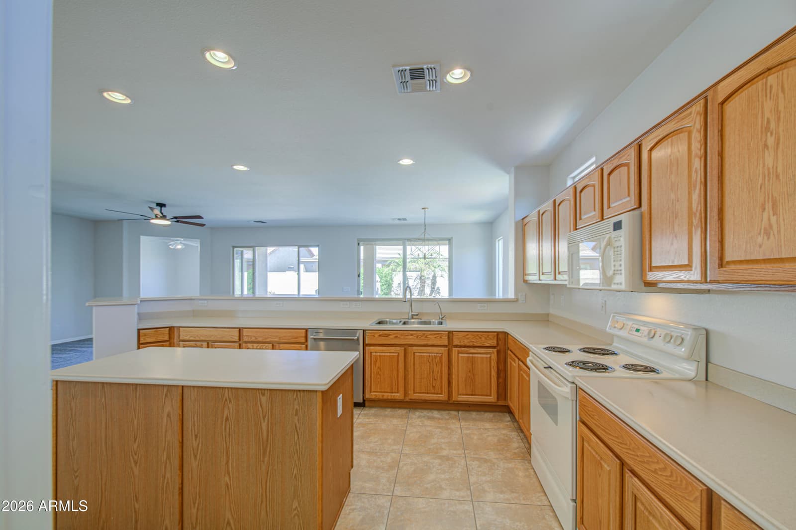 3854 E COUNTY DOWN Drive, Chandler, AZ 85249 — photo 10 of 39