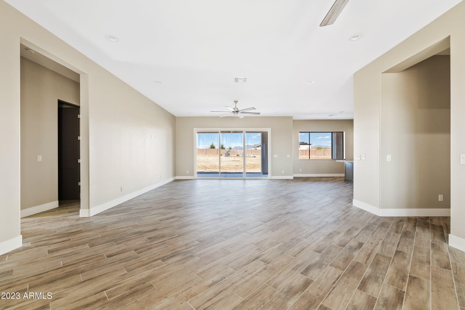 2534 W FERNWOOD Drive, Phoenix, AZ 85086 — photo 4 of 40