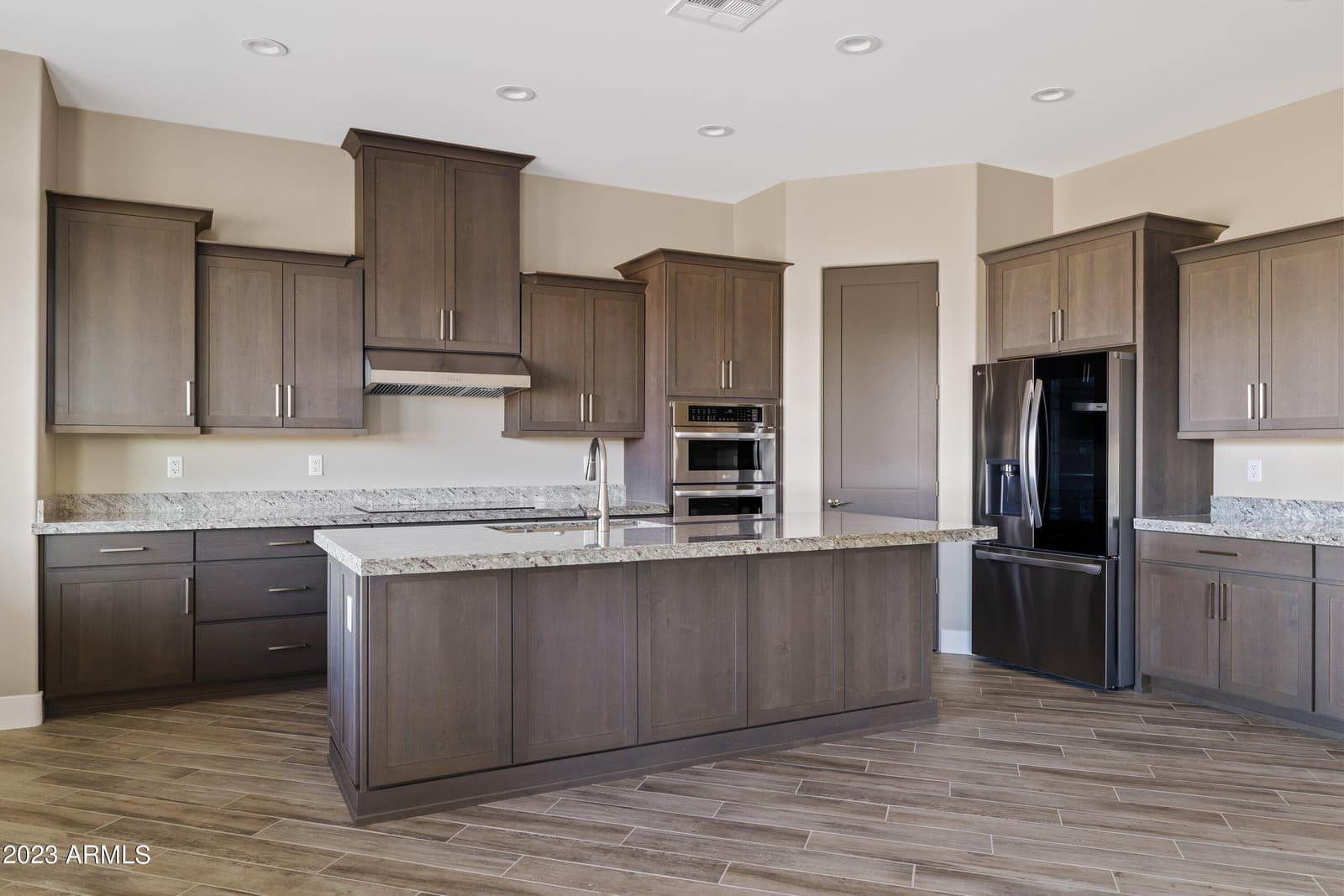 2534 W FERNWOOD Drive, Phoenix, AZ 85086 — photo 7 of 40