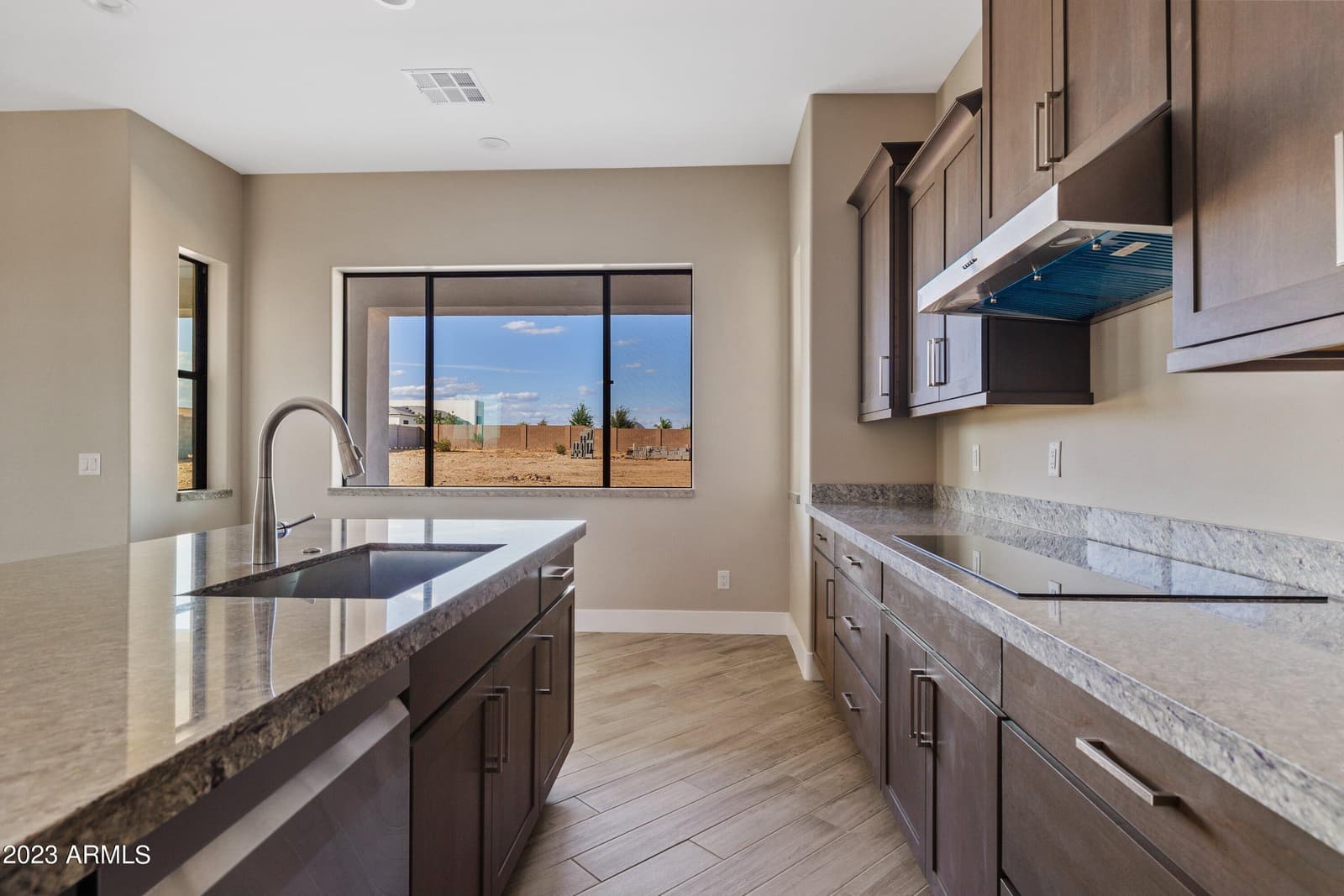 2534 W FERNWOOD Drive, Phoenix, AZ 85086 — photo 11 of 40