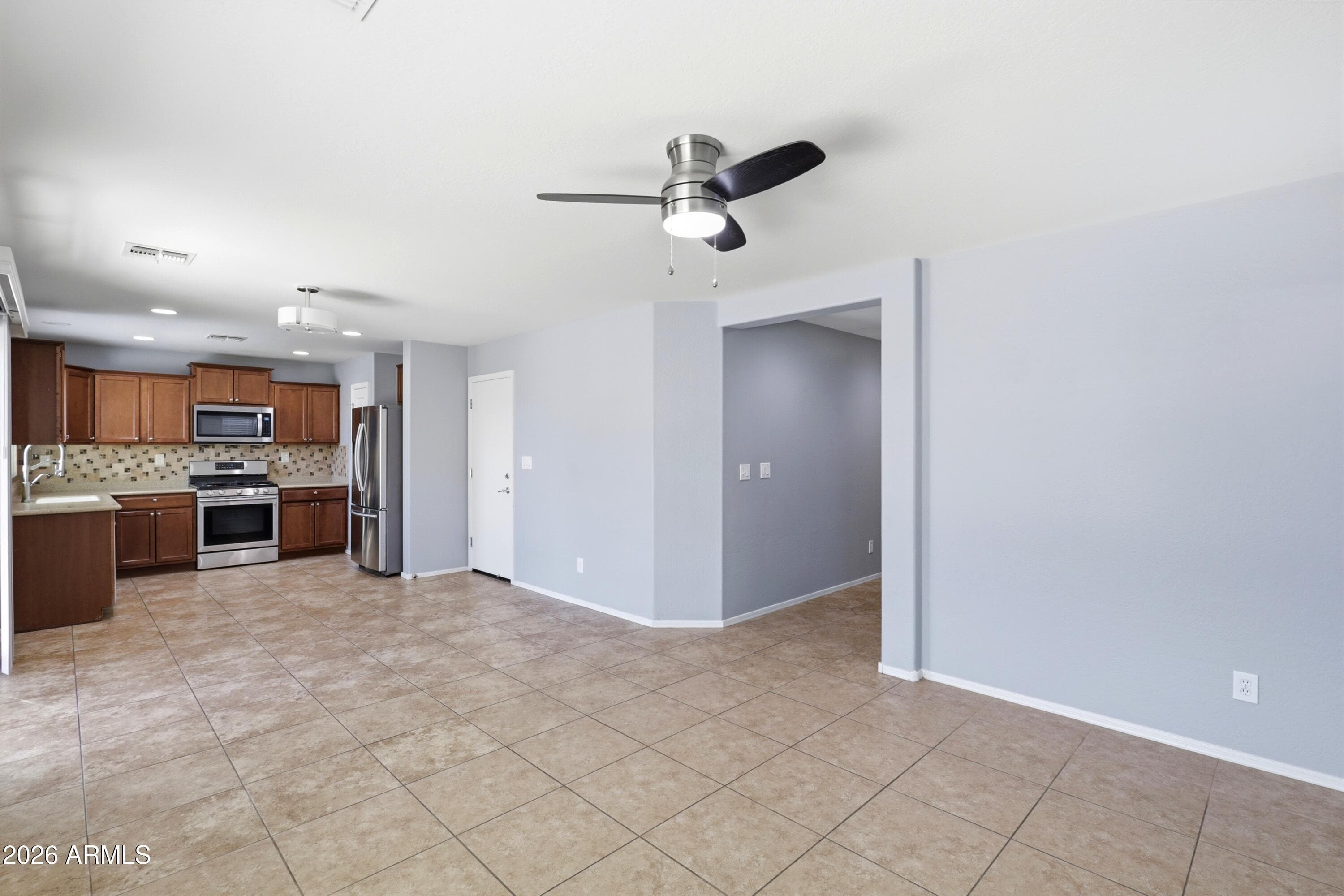 1717 W BUCKHORN Trail, Phoenix, AZ 85085 — photo 4 of 38
