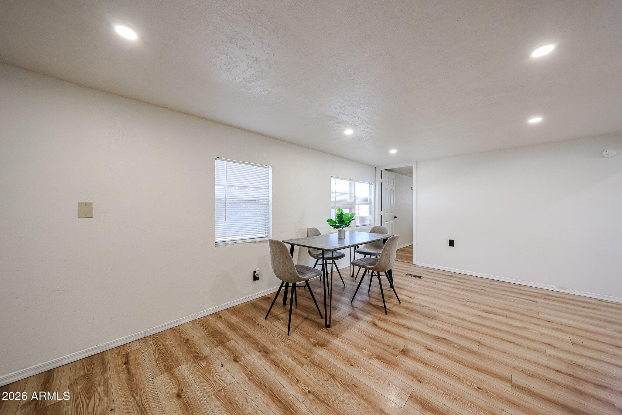 515 E CHARLESTON Avenue, Phoenix, AZ 85022 — photo 12 of 38
