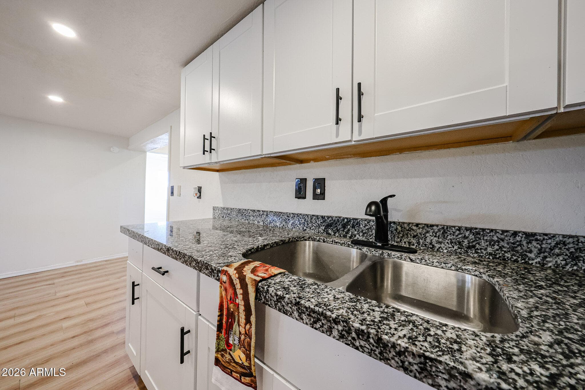 515 E CHARLESTON Avenue, Phoenix, AZ 85022 — photo 14 of 38