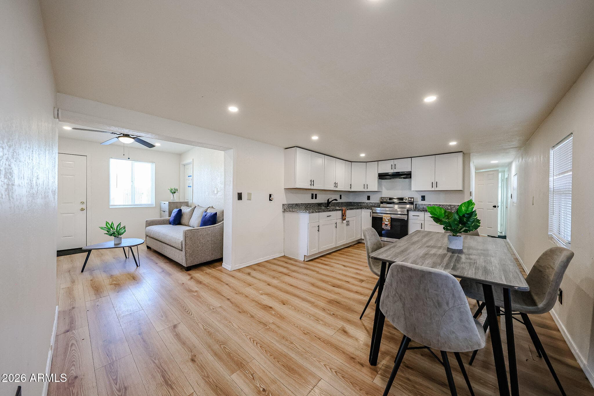 515 E CHARLESTON Avenue, Phoenix, AZ 85022 — photo 4 of 38