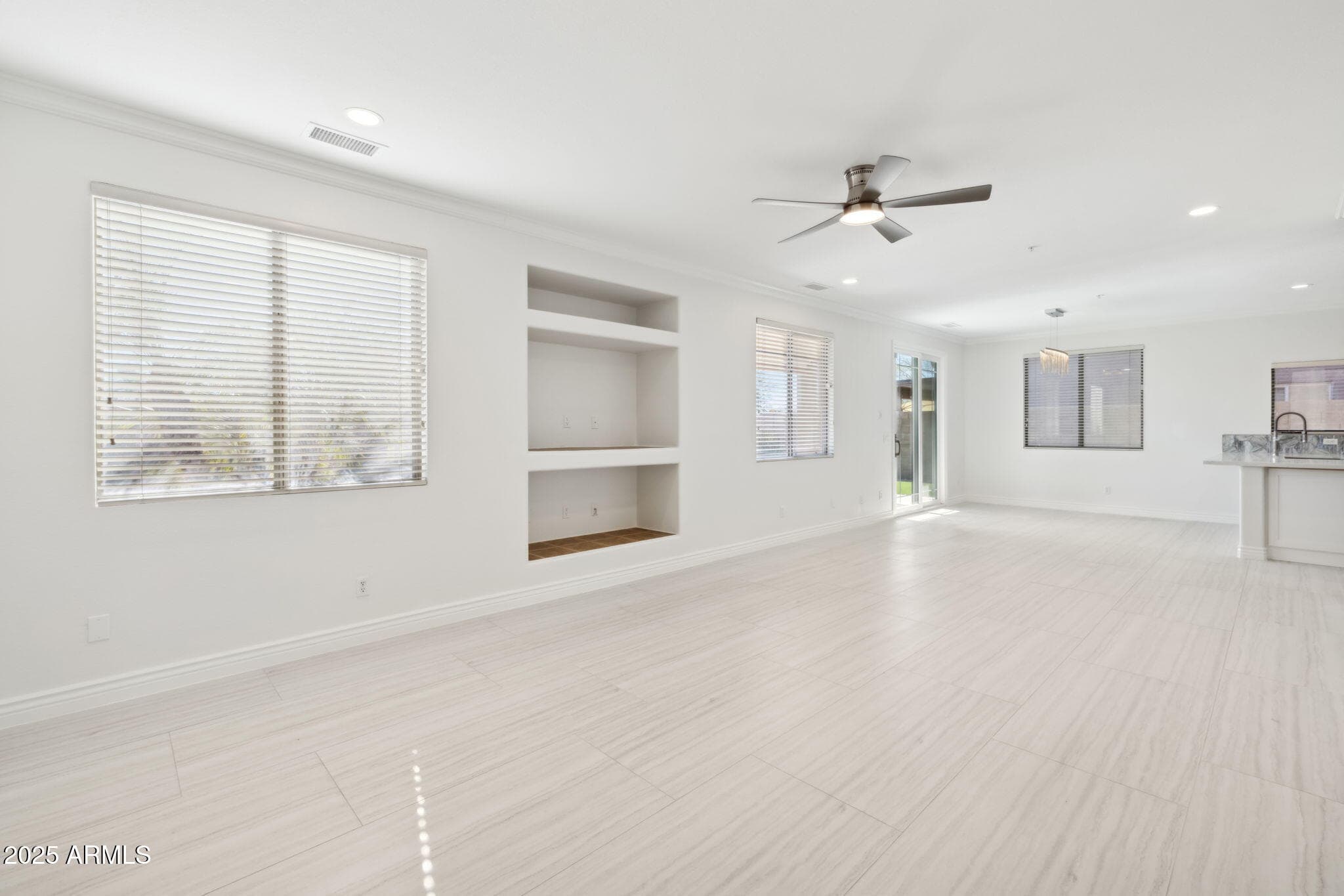 6025 E PALOMINO Lane, Scottsdale, AZ 85266 — photo 9 of 40