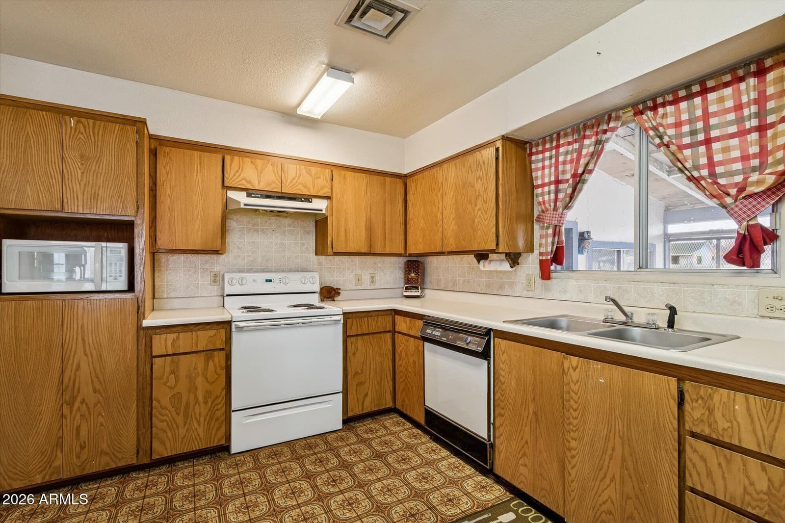 16578 W UNKNOWN MEXICAN Avenue, Kirkland, AZ 86332 — photo 12 of 23