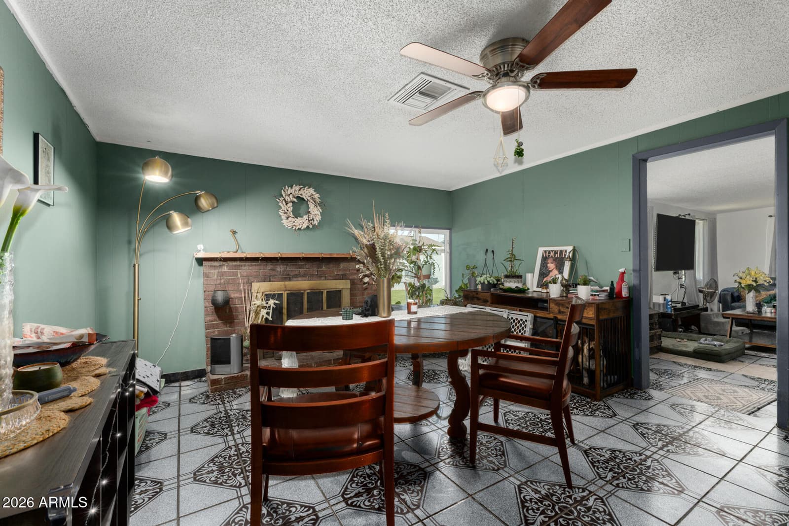 6952 W WOLF Street, Phoenix, AZ 85033 — photo 8 of 25