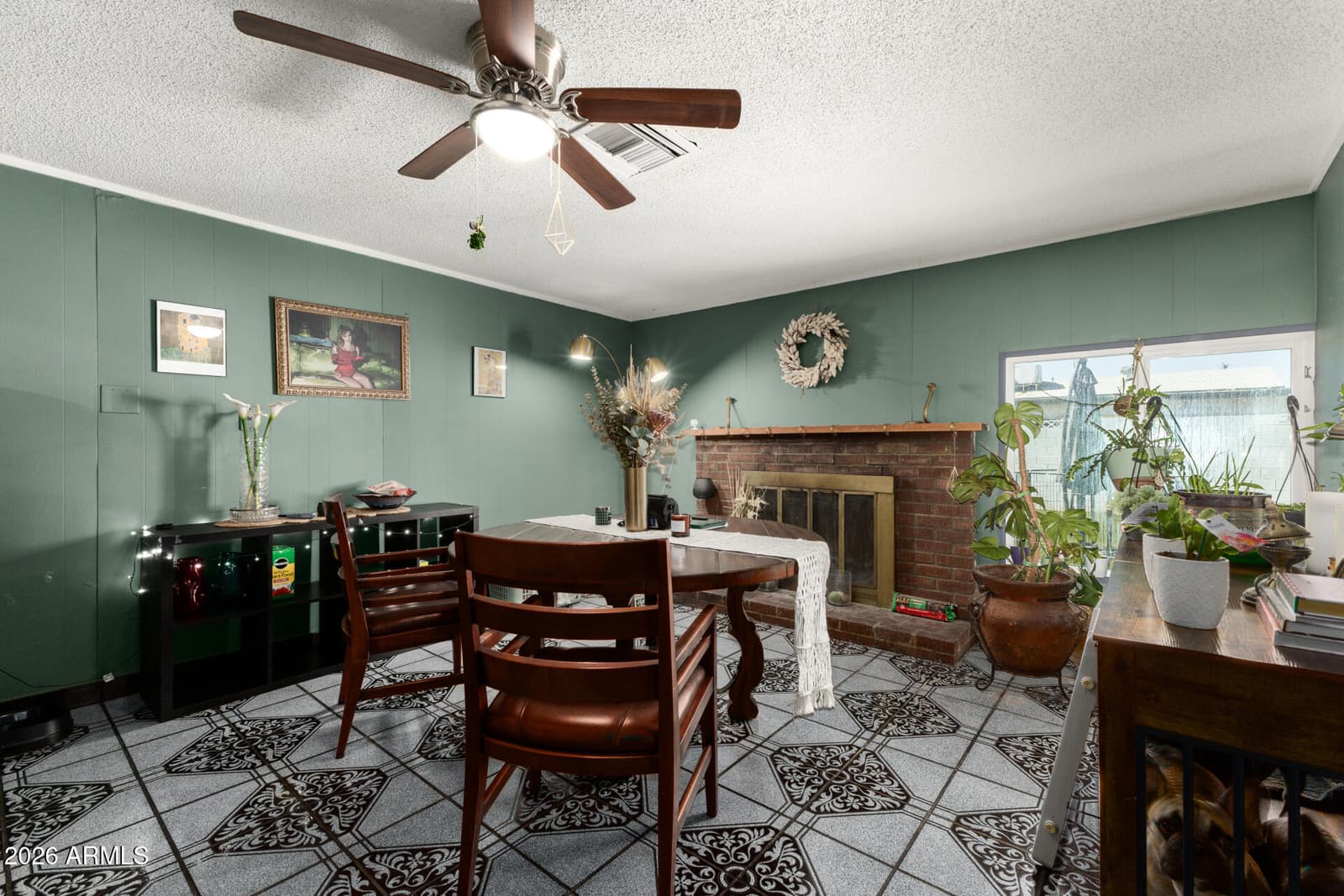 6952 W WOLF Street, Phoenix, AZ 85033 — photo 9 of 25