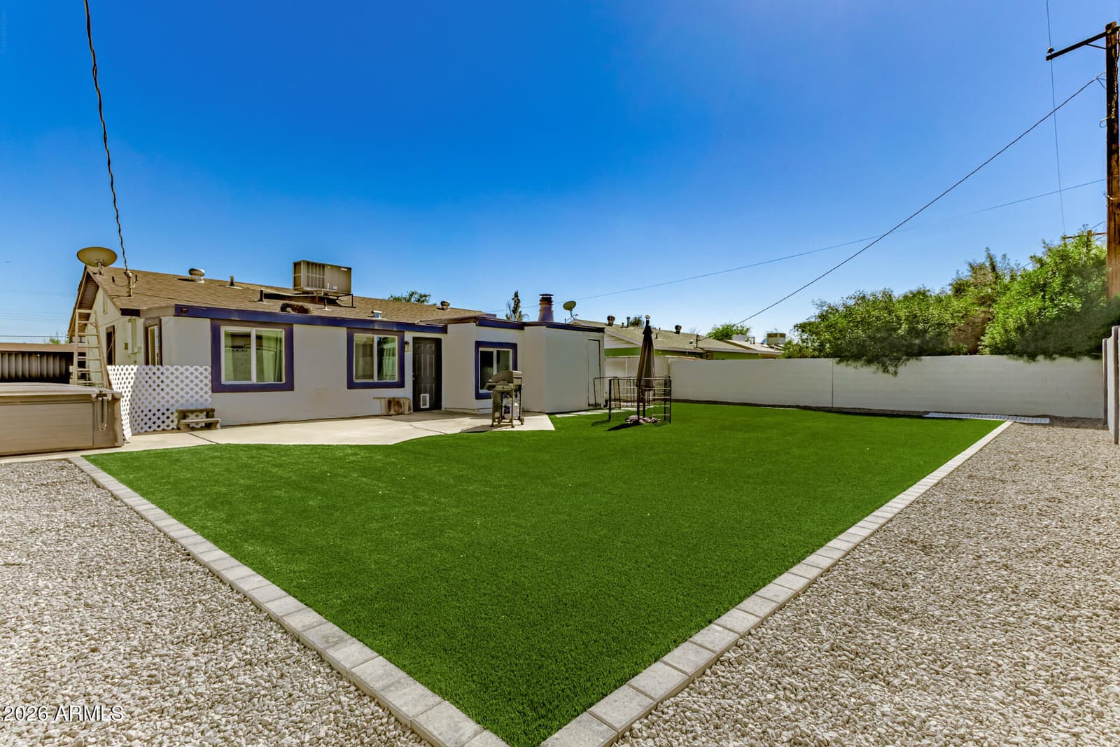 6952 W WOLF Street, Phoenix, AZ 85033 — photo 1 of 25