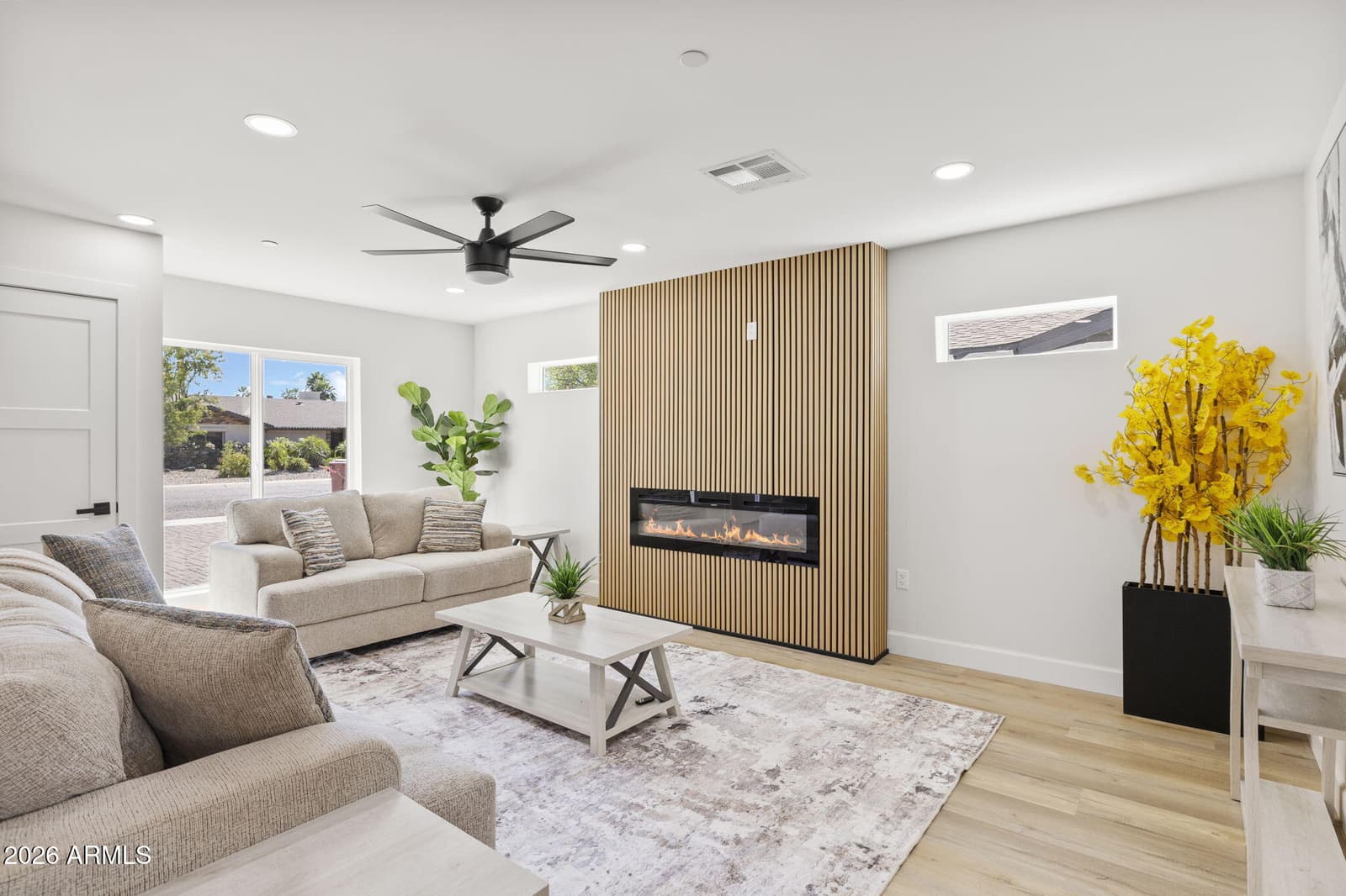 8632 E HIGHLAND Avenue, Scottsdale, AZ 85251 — photo 11 of 47
