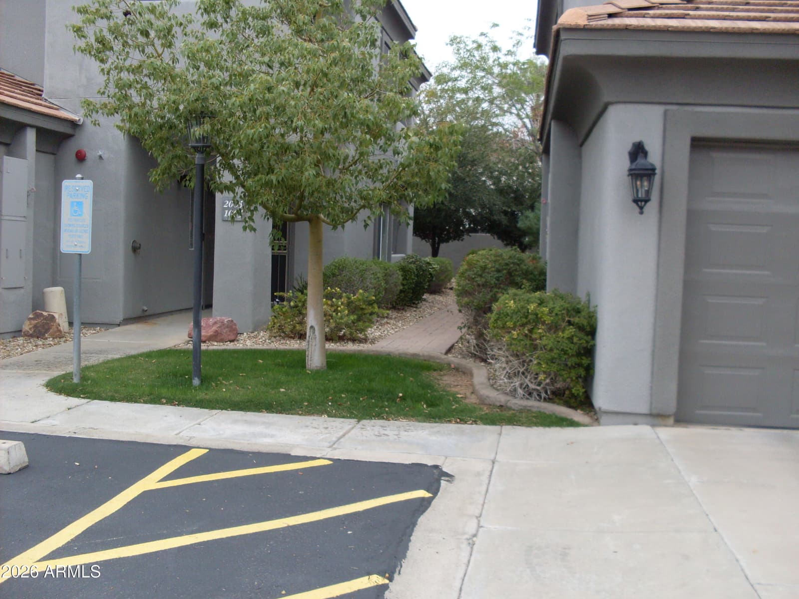 7401 W Arrowhead Clubhouse Drive 1001, Glendale, AZ 85308 — photo 3 of 32