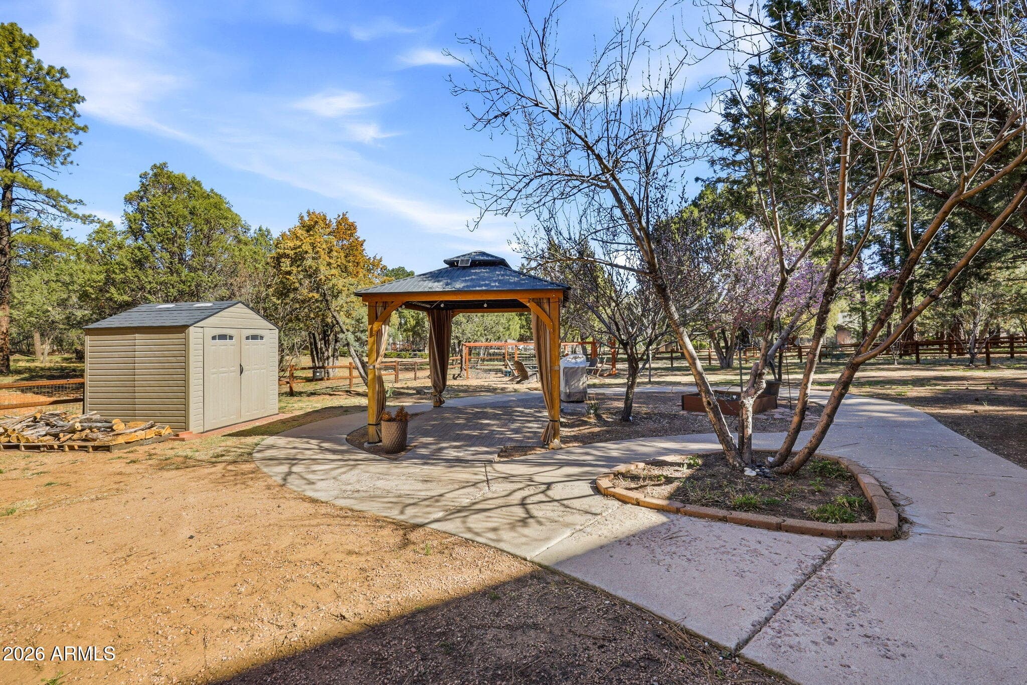 2232 FOREST PARK Drive, Overgaard, AZ 85933 — photo 10 of 48