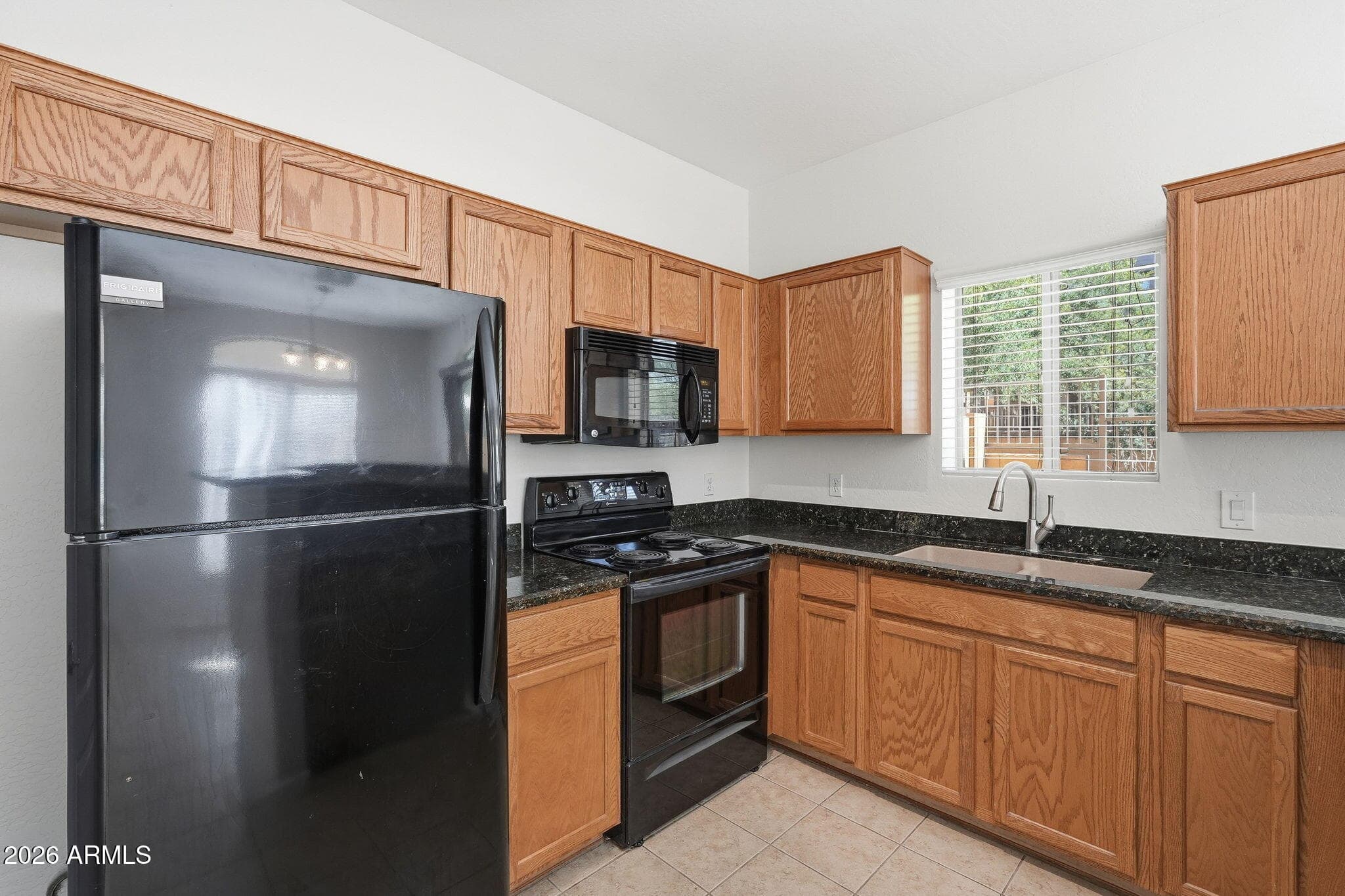 2250 E DEER VALLEY Road 99, Phoenix, AZ 85024 — photo 9 of 37