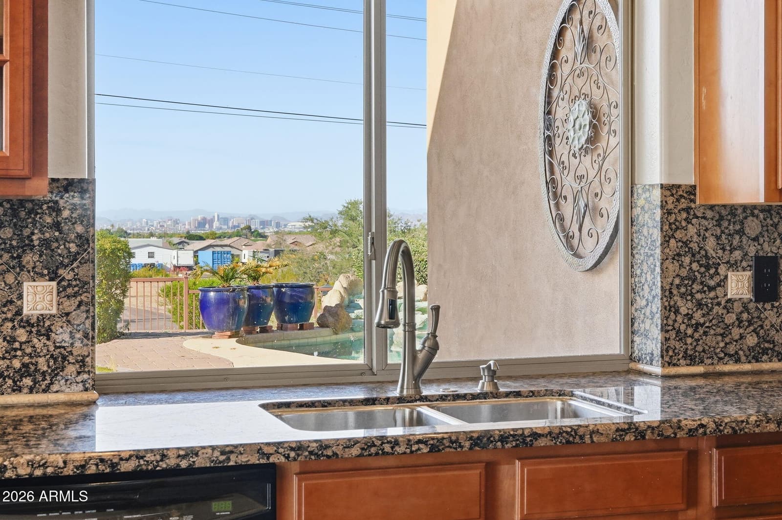 1524 W MOODY Trail, Phoenix, AZ 85041 — photo 6 of 23