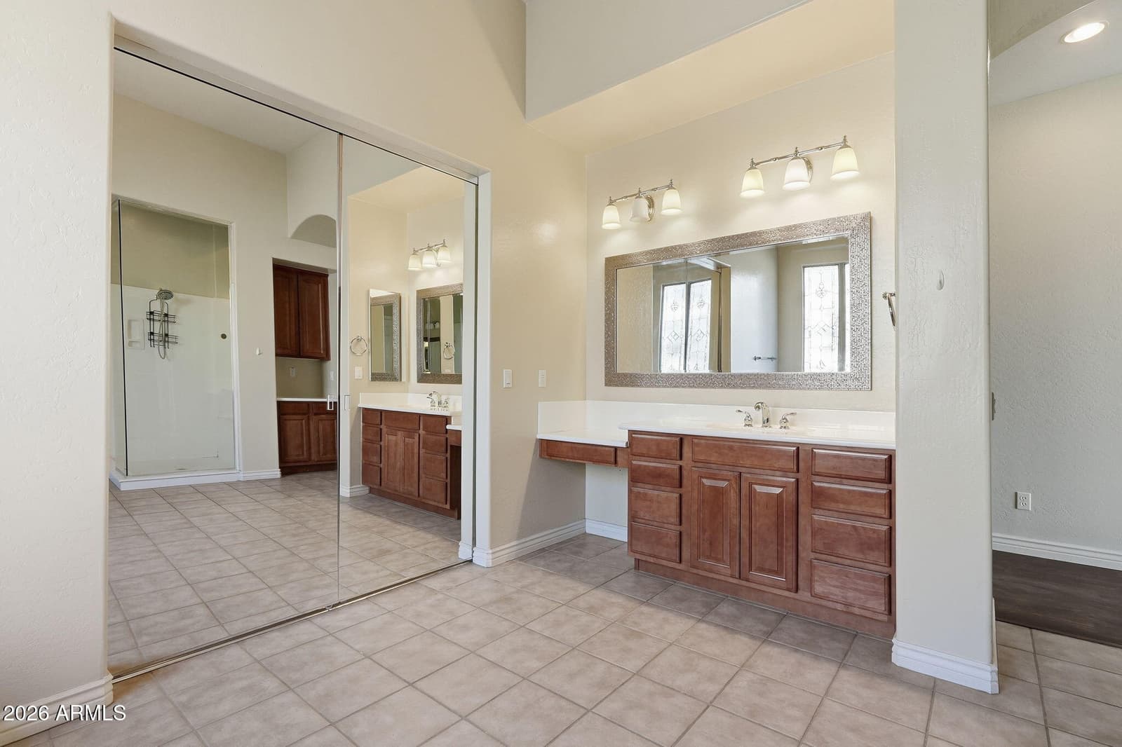 1524 W MOODY Trail, Phoenix, AZ 85041 — photo 9 of 23