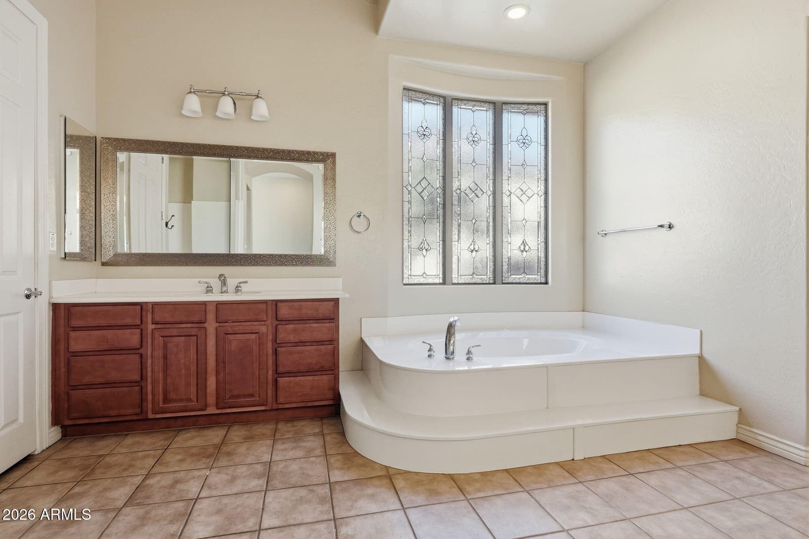 1524 W MOODY Trail, Phoenix, AZ 85041 — photo 10 of 23