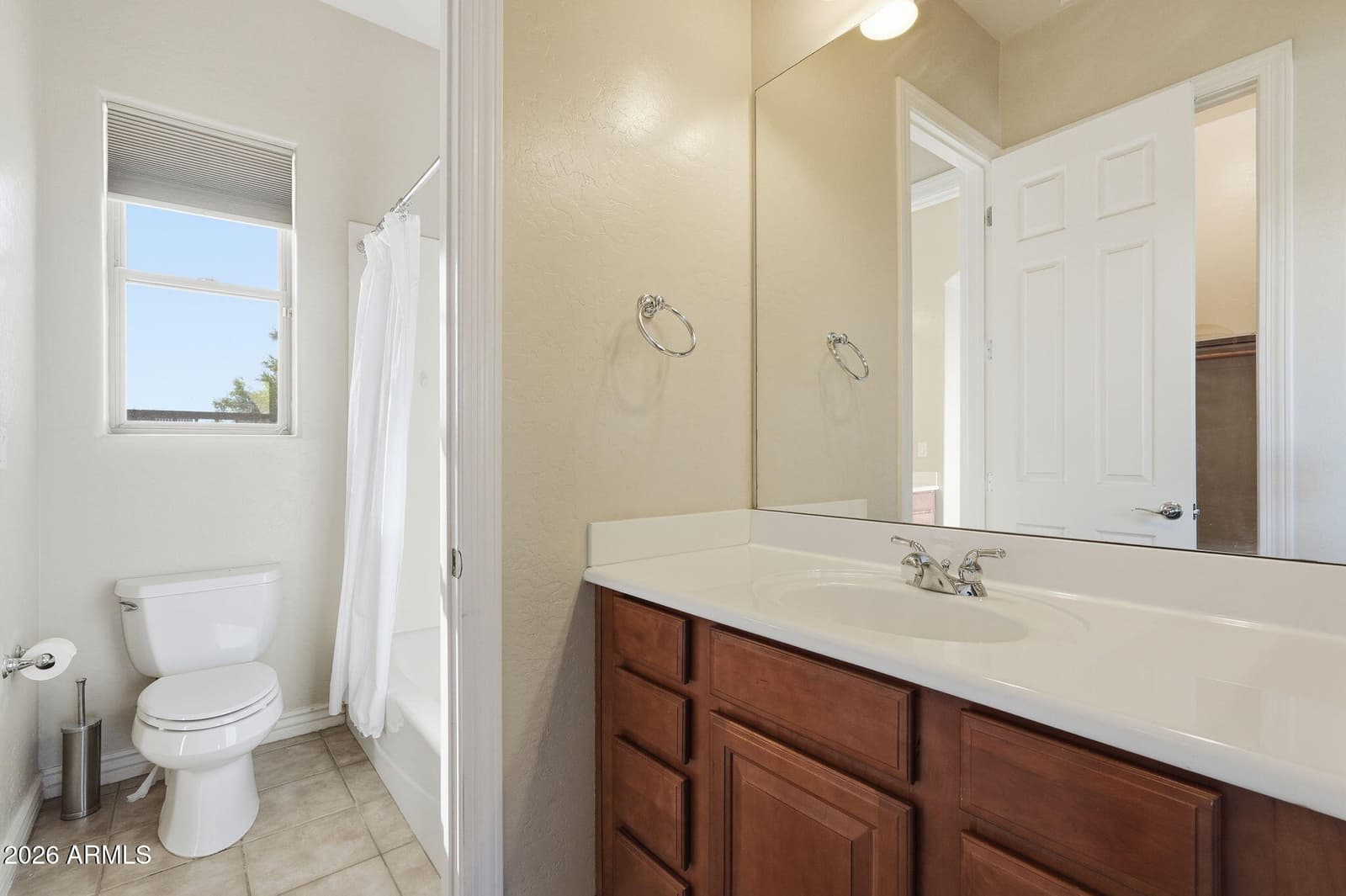 1524 W MOODY Trail, Phoenix, AZ 85041 — photo 14 of 23
