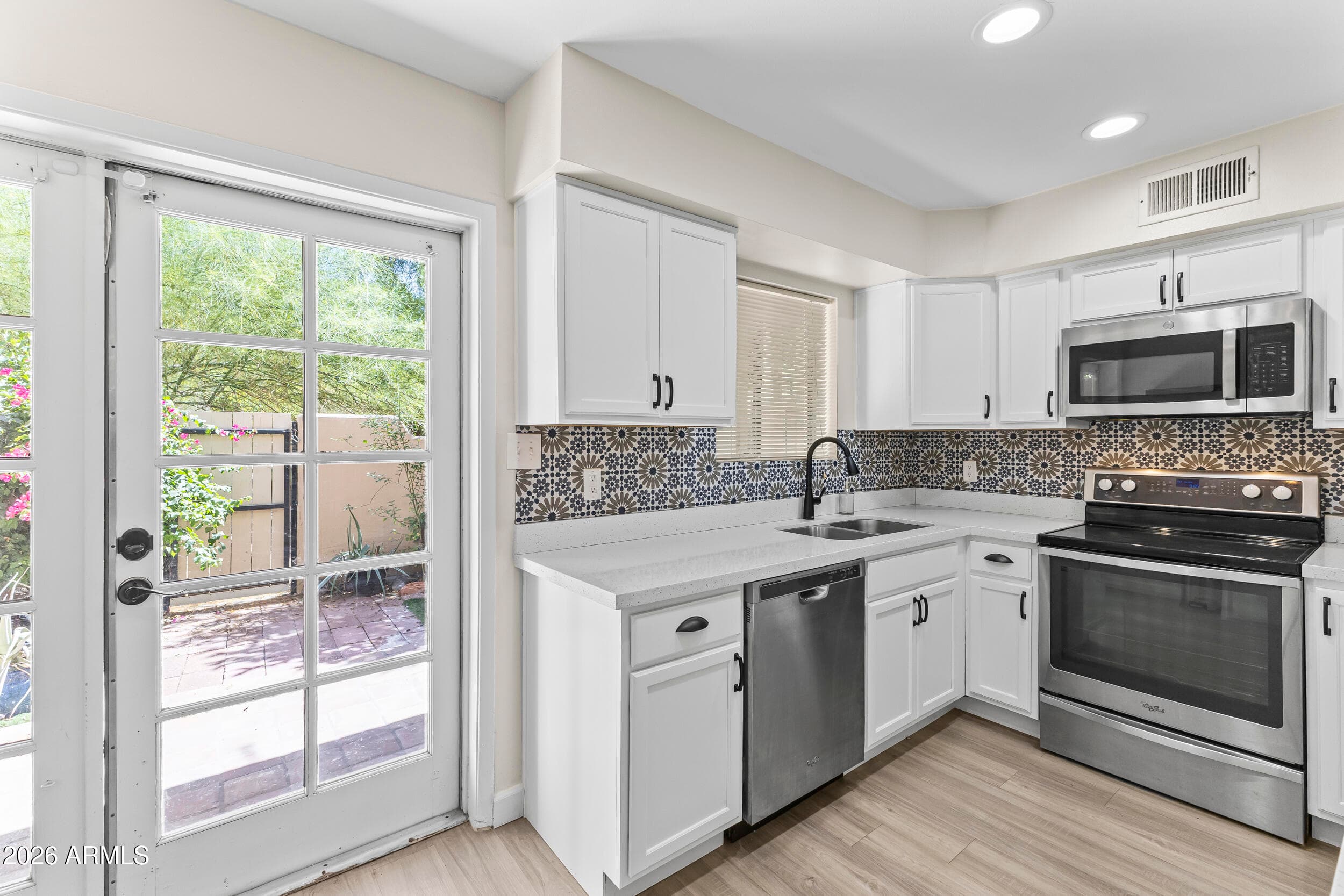 1425 E DESERT COVE Avenue 15, Phoenix, AZ 85020 — photo 17 of 27