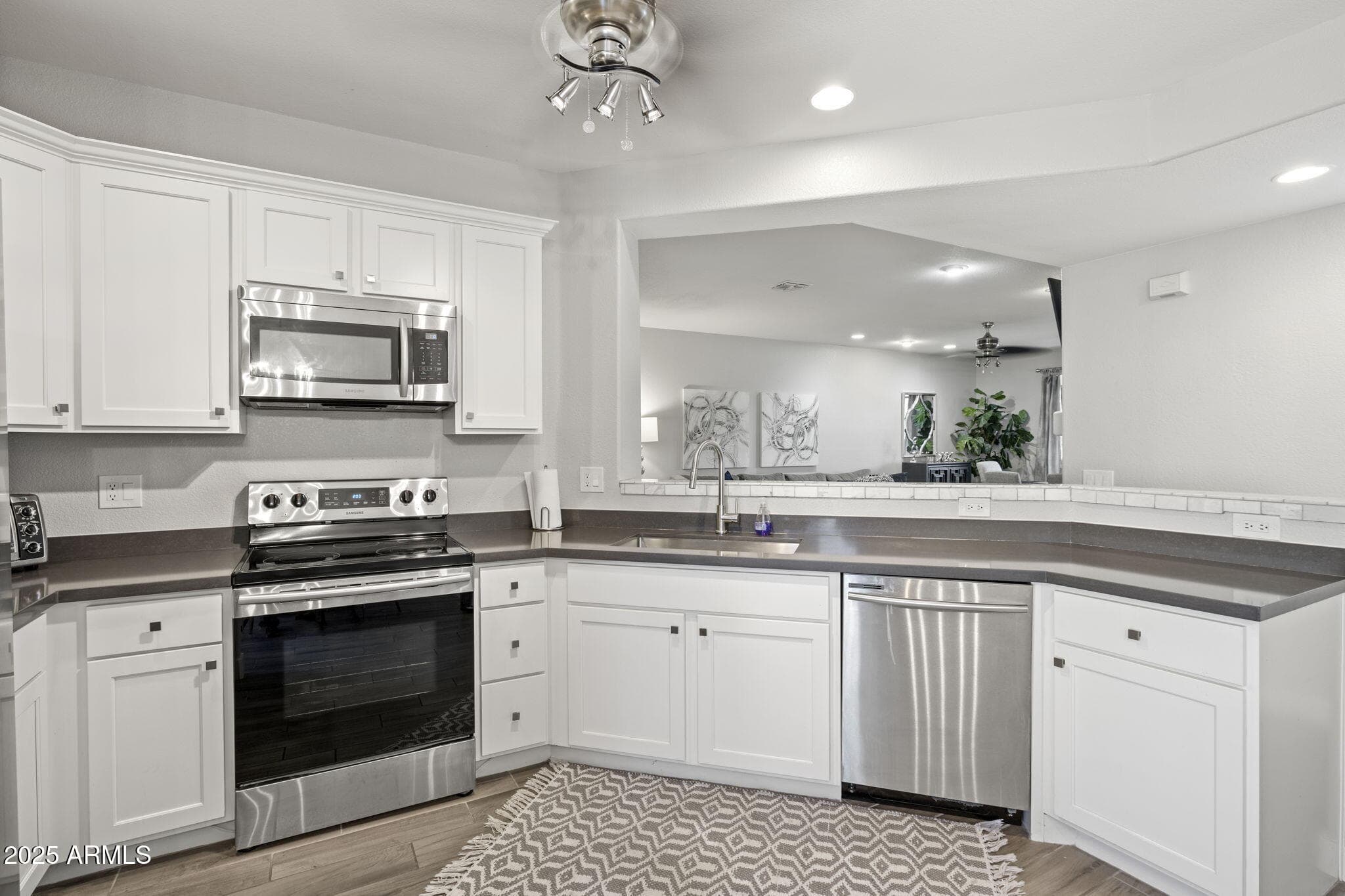 15221 N CLUBGATE Drive 2028, Scottsdale, AZ 85254 — photo 9 of 28