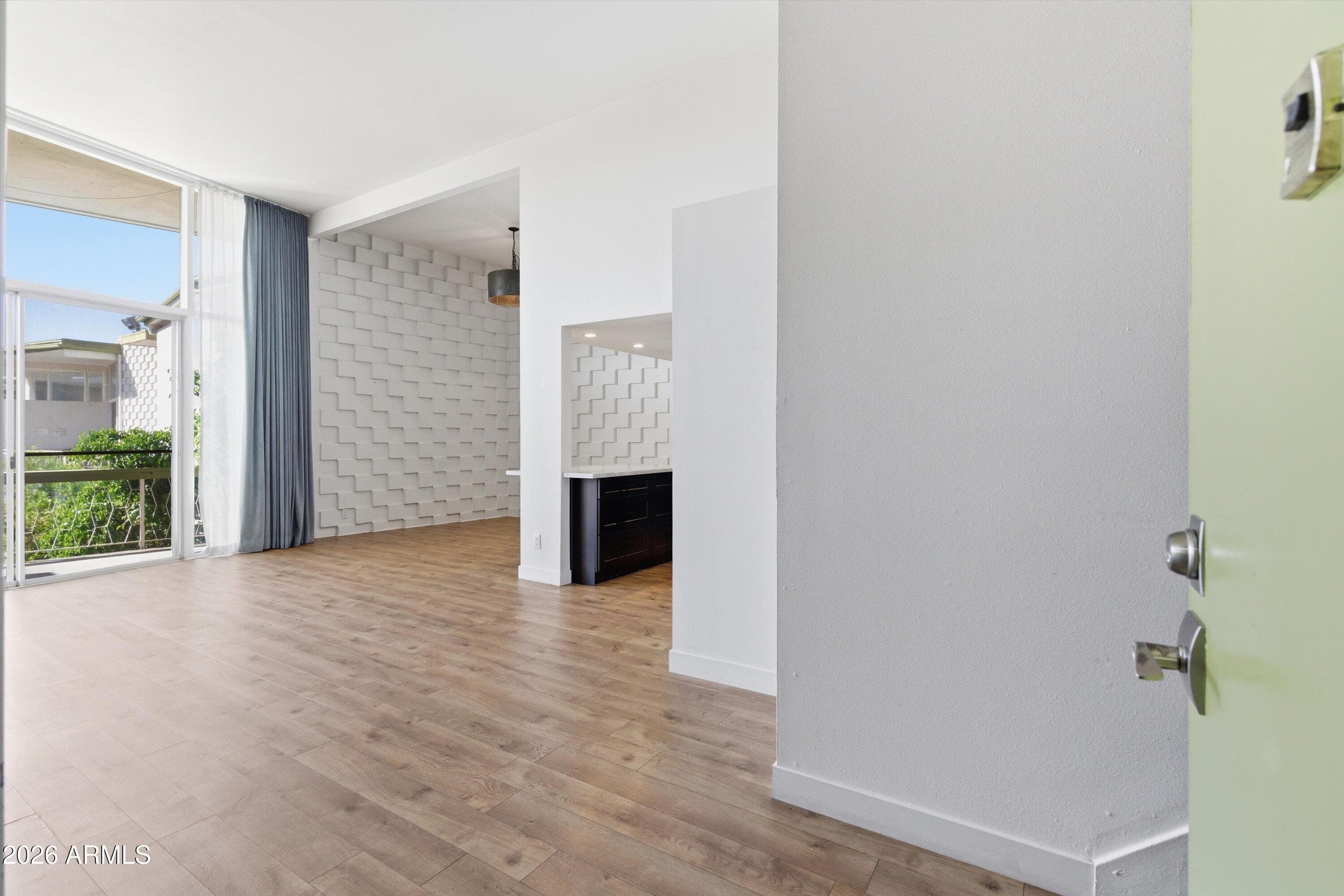 334 W MEDLOCK Drive C201, Phoenix, AZ 85013 — photo 11 of 31