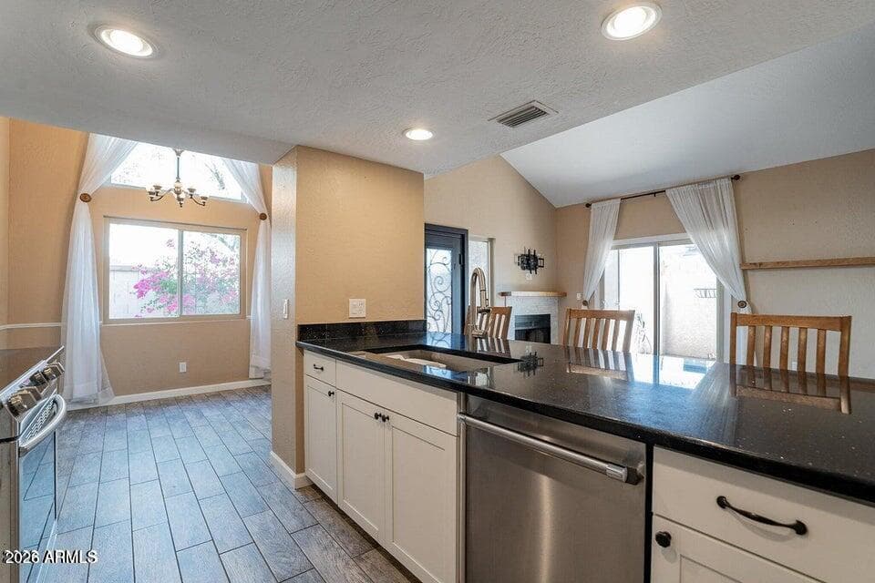 2019 W LEMON TREE Place 1115, Chandler, AZ 85224 — photo 10 of 16