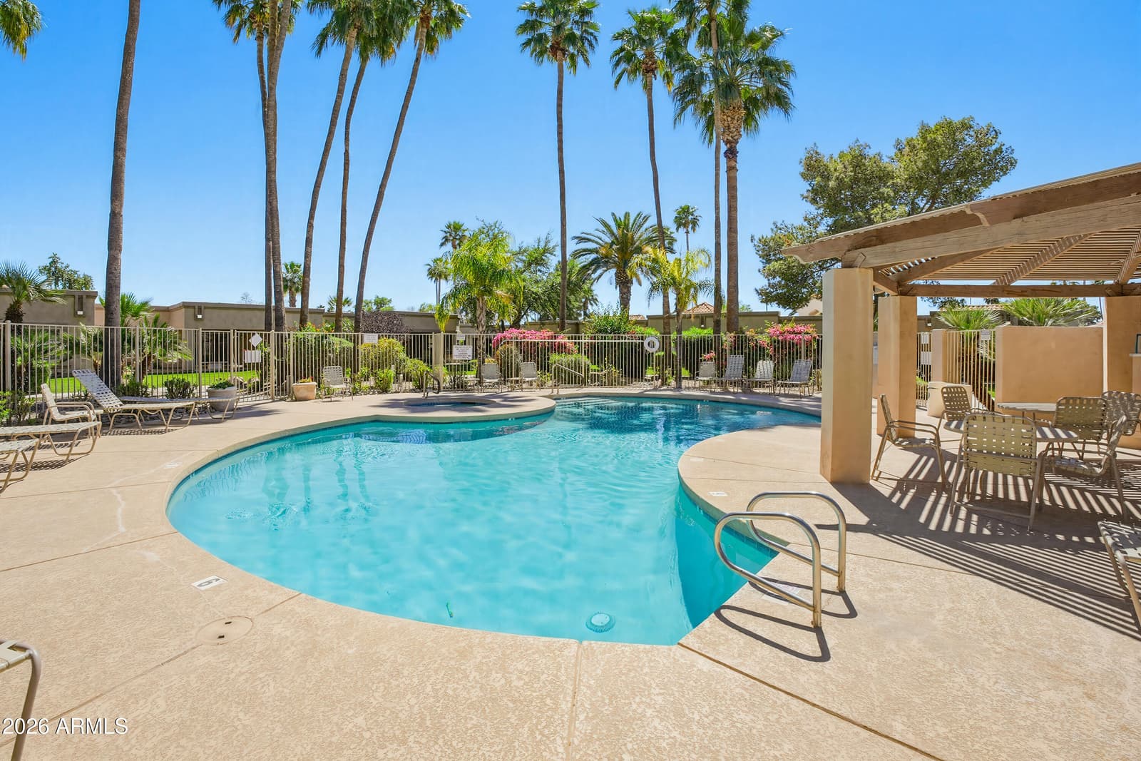 9322 W TOPEKA Drive, Peoria, AZ 85382 — photo 5 of 38