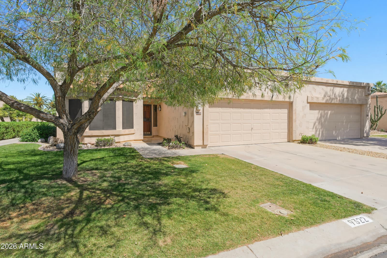 9322 W TOPEKA Drive, Peoria, AZ 85382 — photo 6 of 38