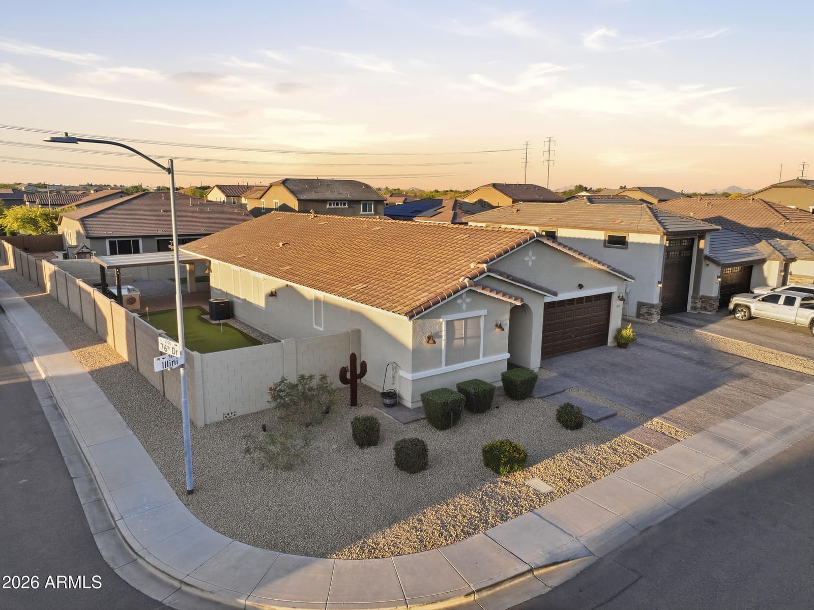 7612 W ILLINI Street, Phoenix, AZ 85043 — photo 4 of 58