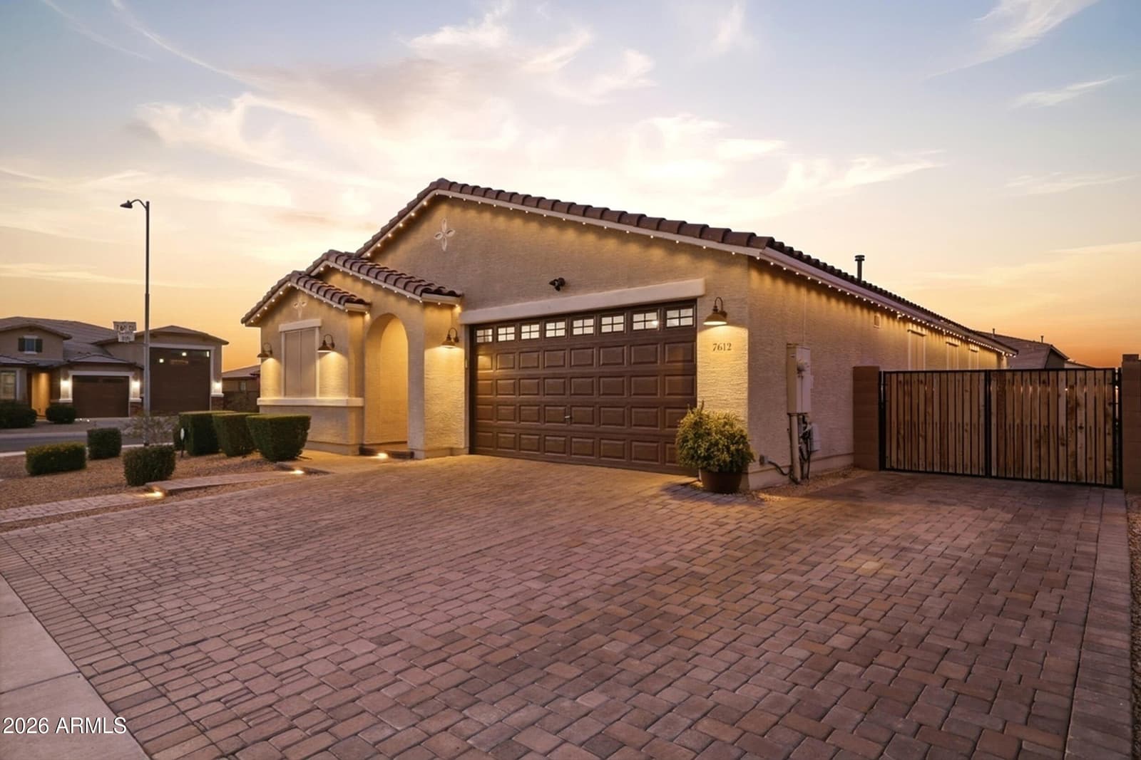 7612 W ILLINI Street, Phoenix, AZ 85043 — photo 7 of 58