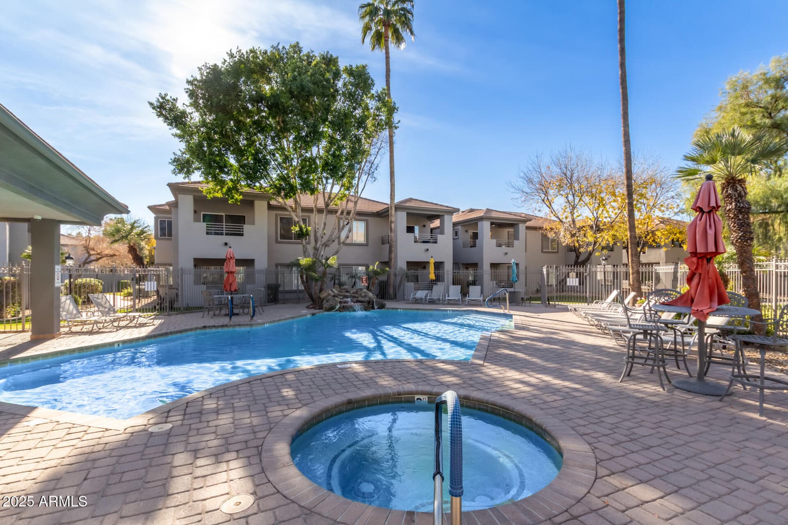 7401 W ARROWHEAD CLUBHOUSE Drive 1023, Glendale, AZ 85308 — photo 3 of 32