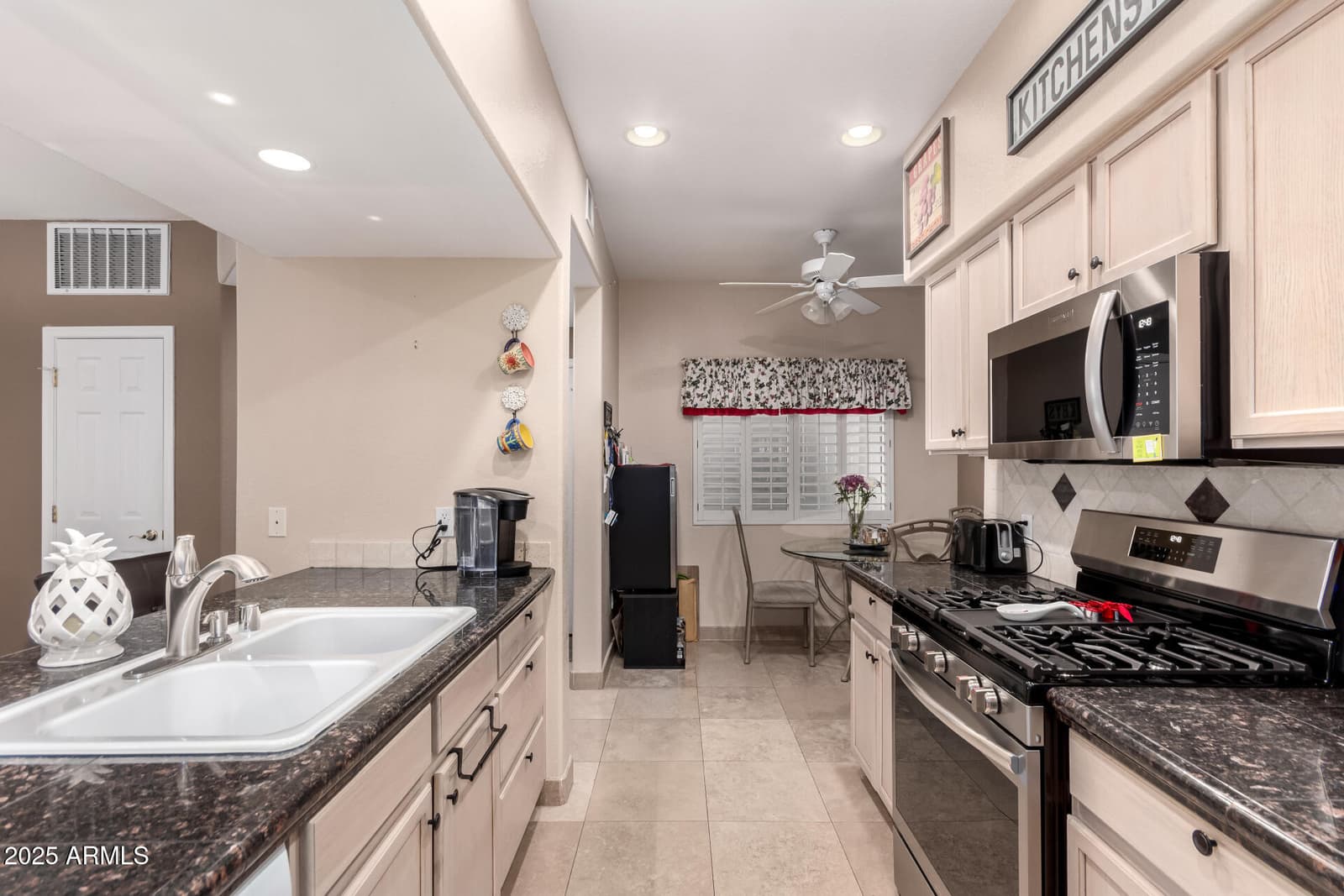 7401 W ARROWHEAD CLUBHOUSE Drive 1023, Glendale, AZ 85308 — photo 11 of 32