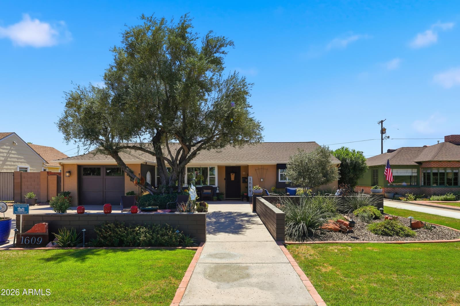 1609 W VIRGINIA Avenue, Phoenix, AZ 85007 — photo 5 of 68